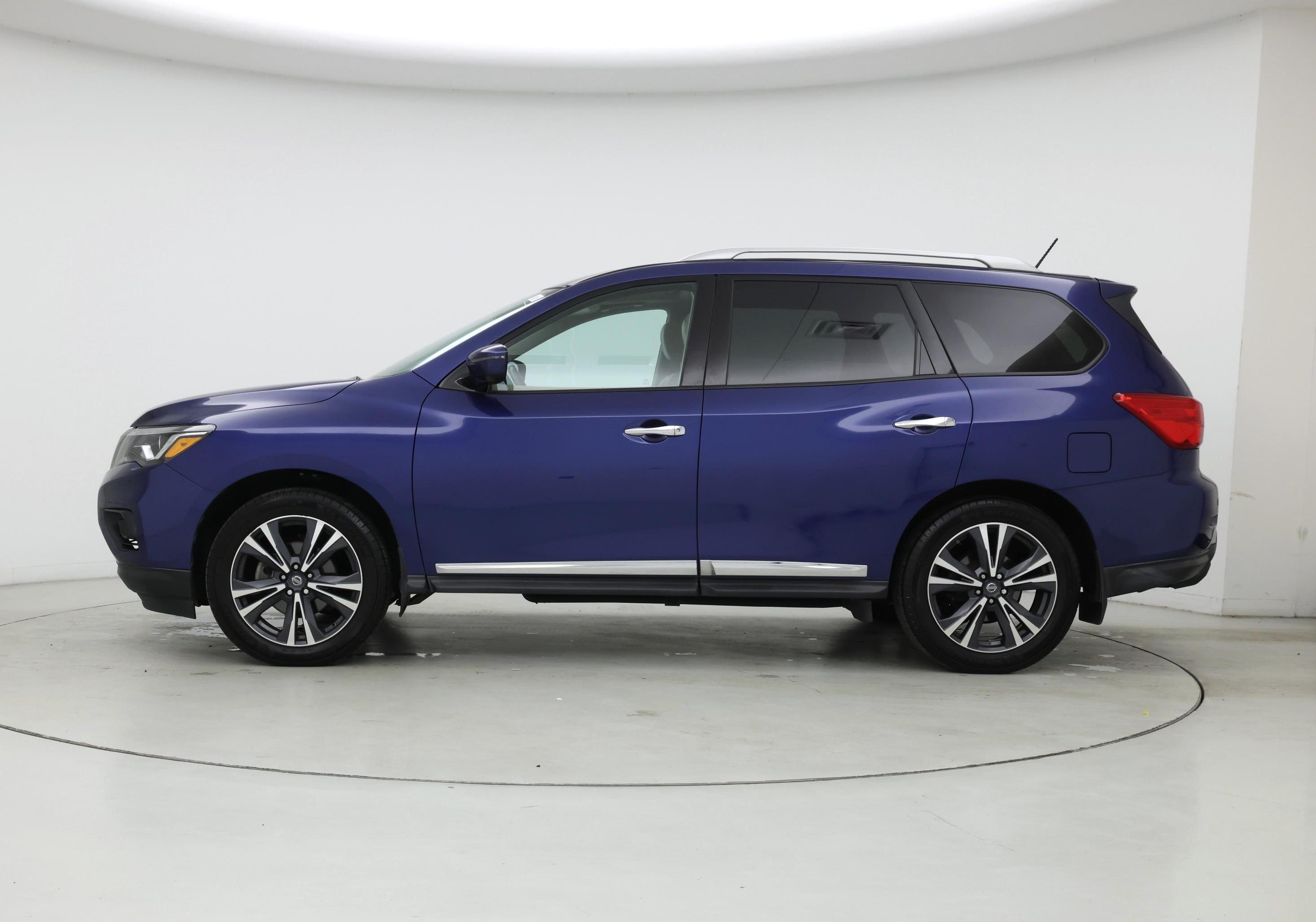 Thumbnail: 2017 Nissan Pathfinder - 3