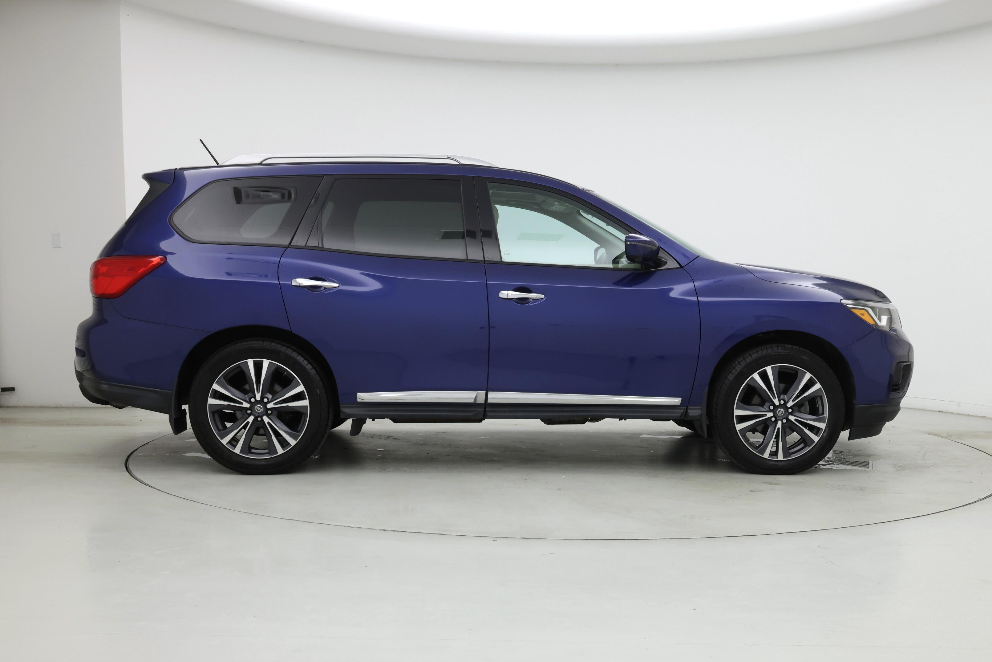 Thumbnail: 2017 Nissan Pathfinder - 7