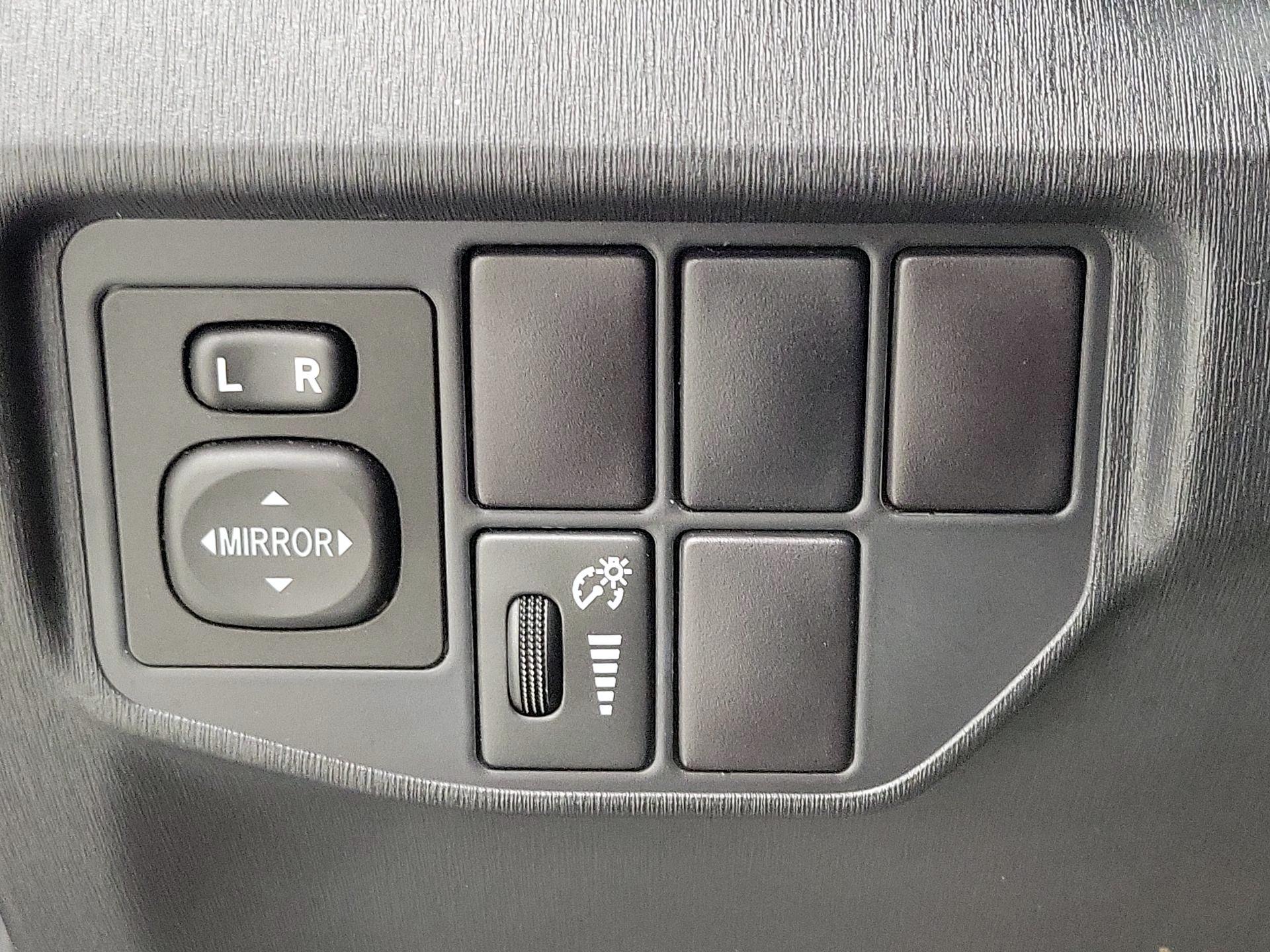 Thumbnail: 2015 Toyota Prius - 13