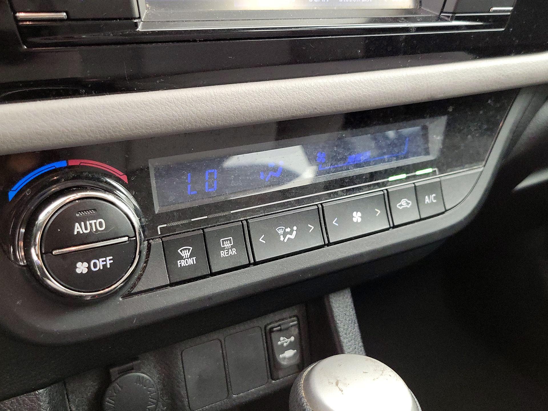 Thumbnail: 2014 Toyota Corolla - 16