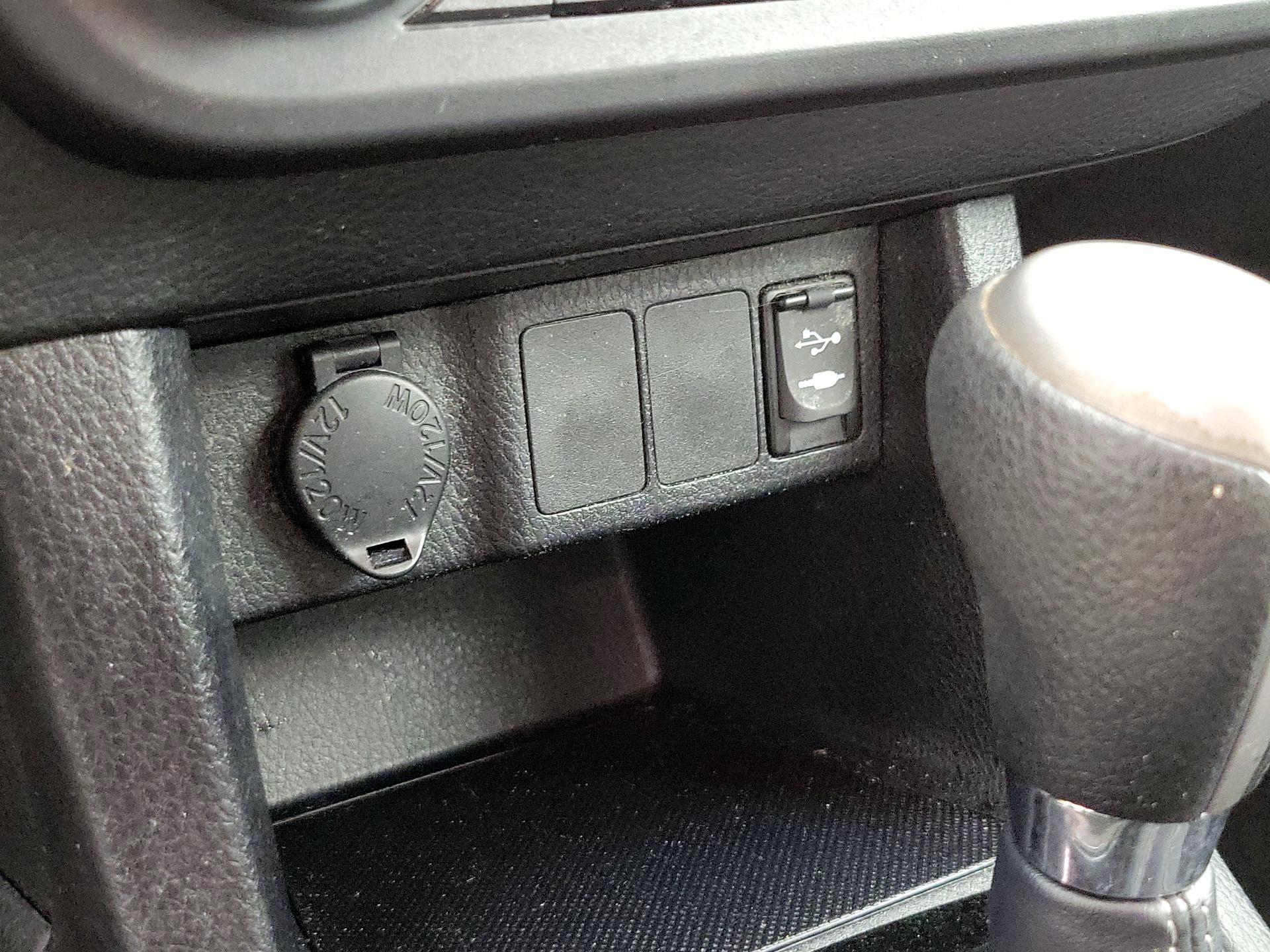 Thumbnail: 2014 Toyota Corolla - 18