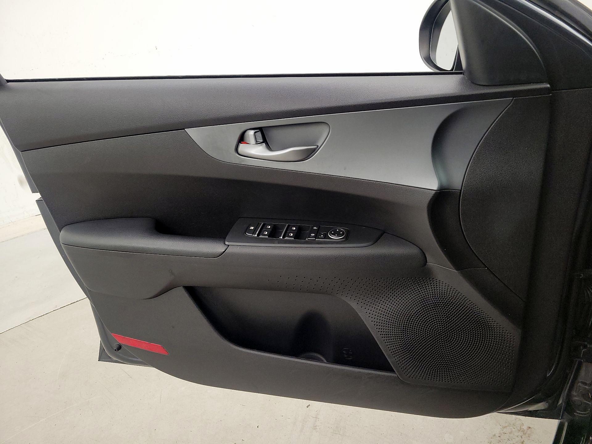 Thumbnail: 2021 Kia Forte - 12