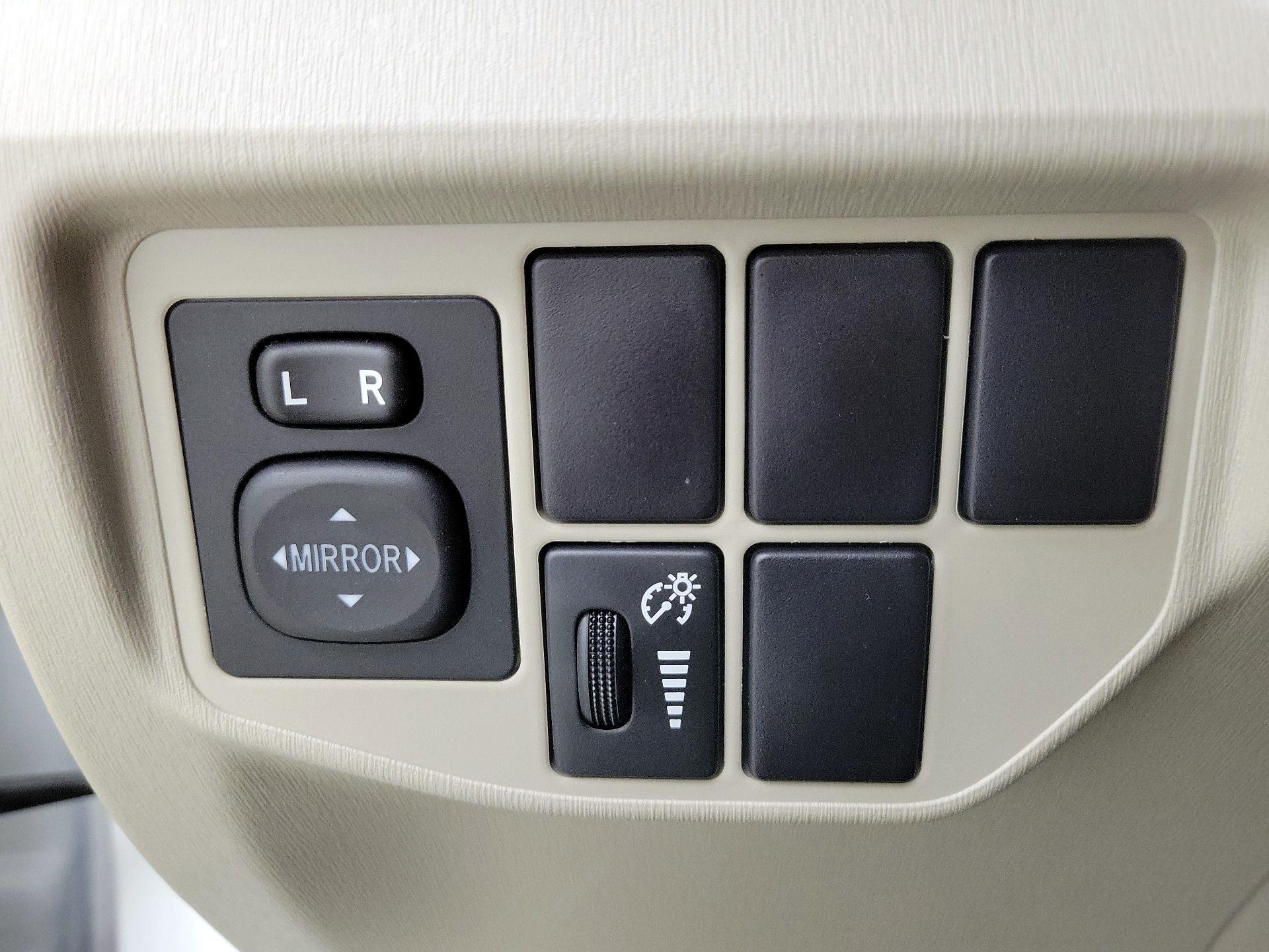 Thumbnail: 2015 Toyota Prius - 13
