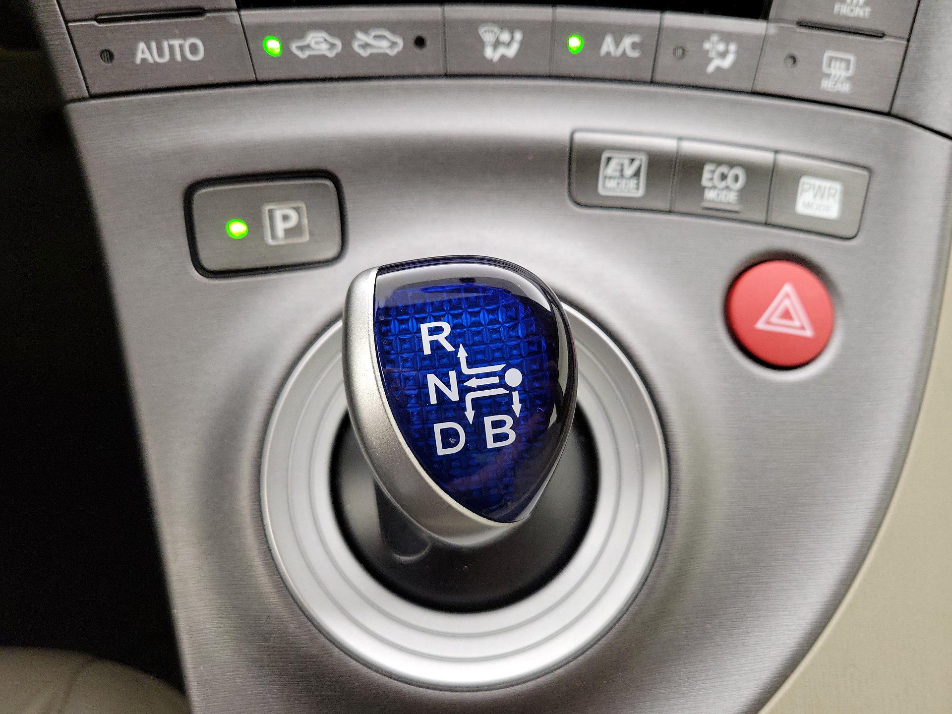 Thumbnail: 2015 Toyota Prius - 17