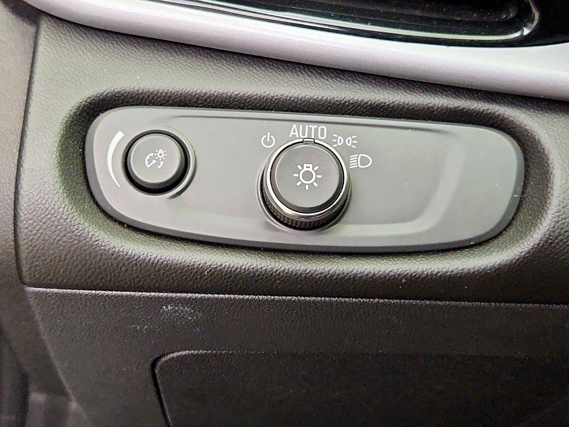Thumbnail: 2017 Chevrolet Volt - 13
