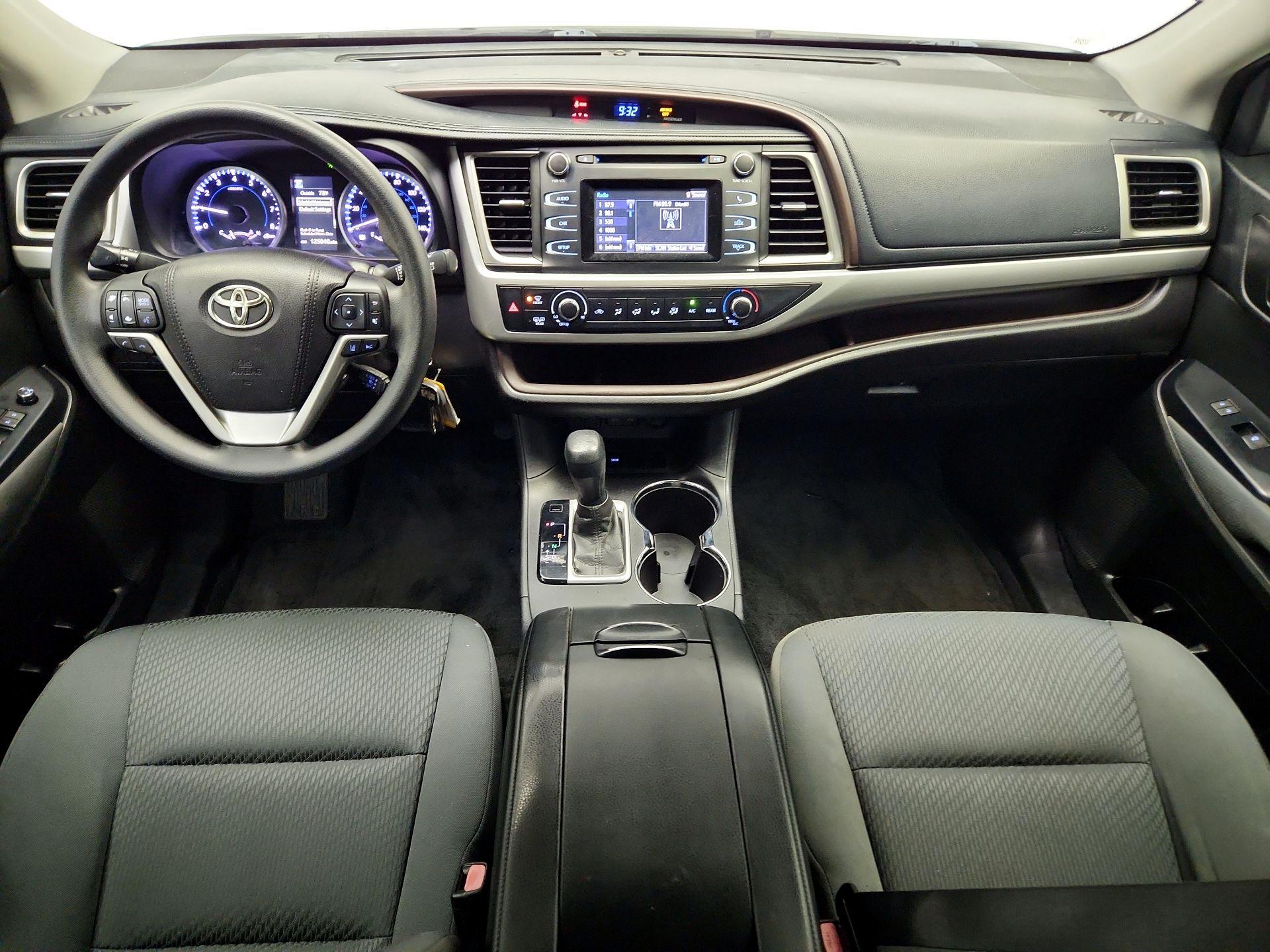Thumbnail: 2017 Toyota Highlander - 9