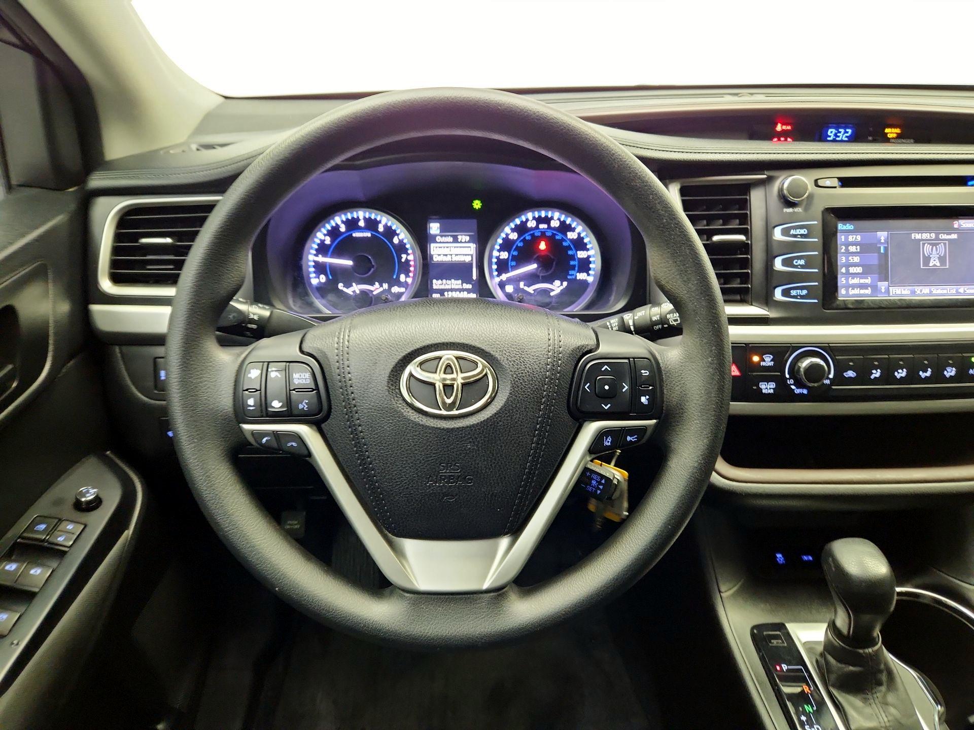 Thumbnail: 2017 Toyota Highlander - 10