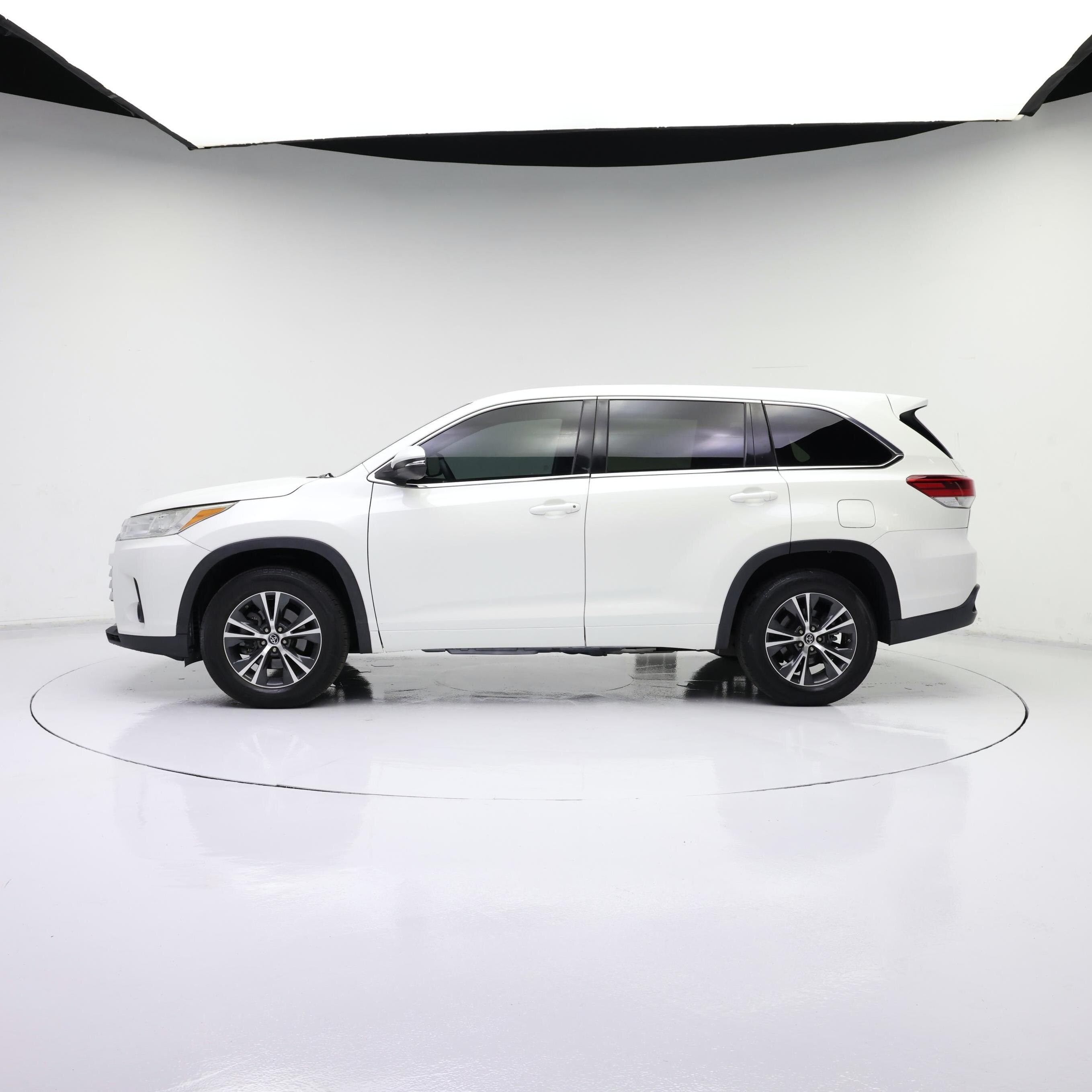Thumbnail: 2017 Toyota Highlander - 3