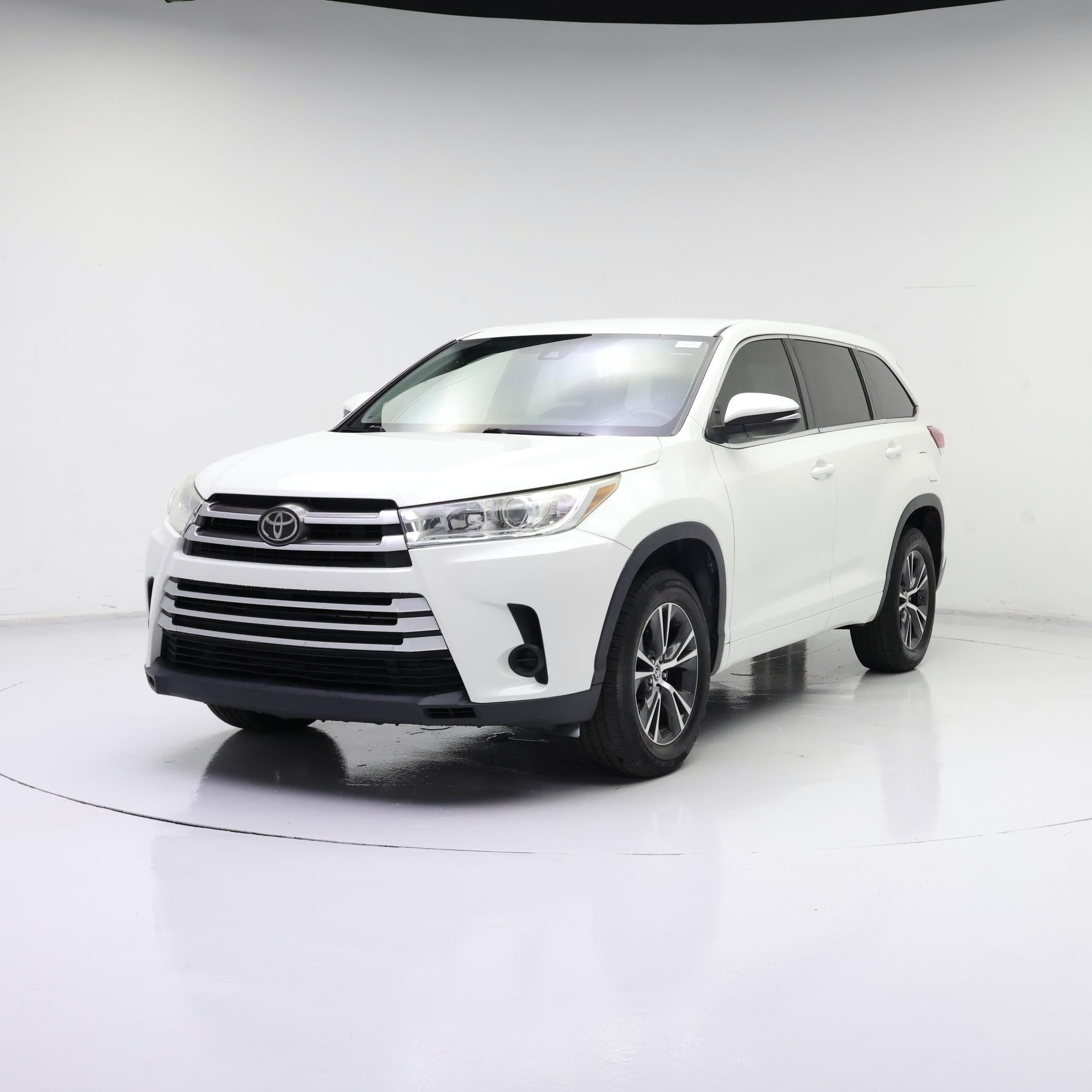 Thumbnail: 2017 Toyota Highlander - 4