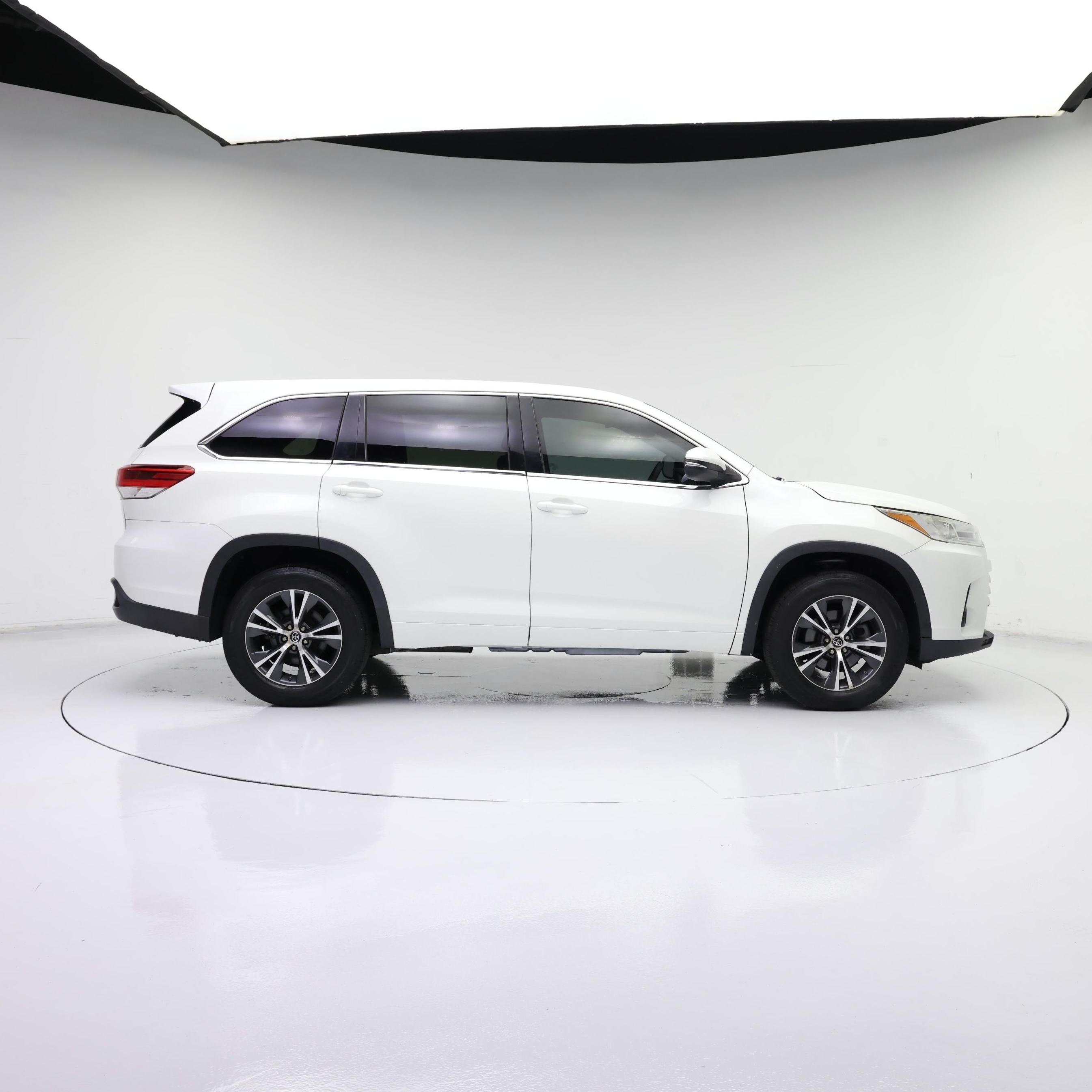 Thumbnail: 2017 Toyota Highlander - 7
