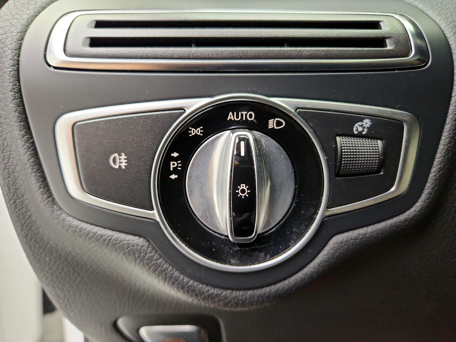 Thumbnail: 2016 Mercedes-Benz C-Class - 13