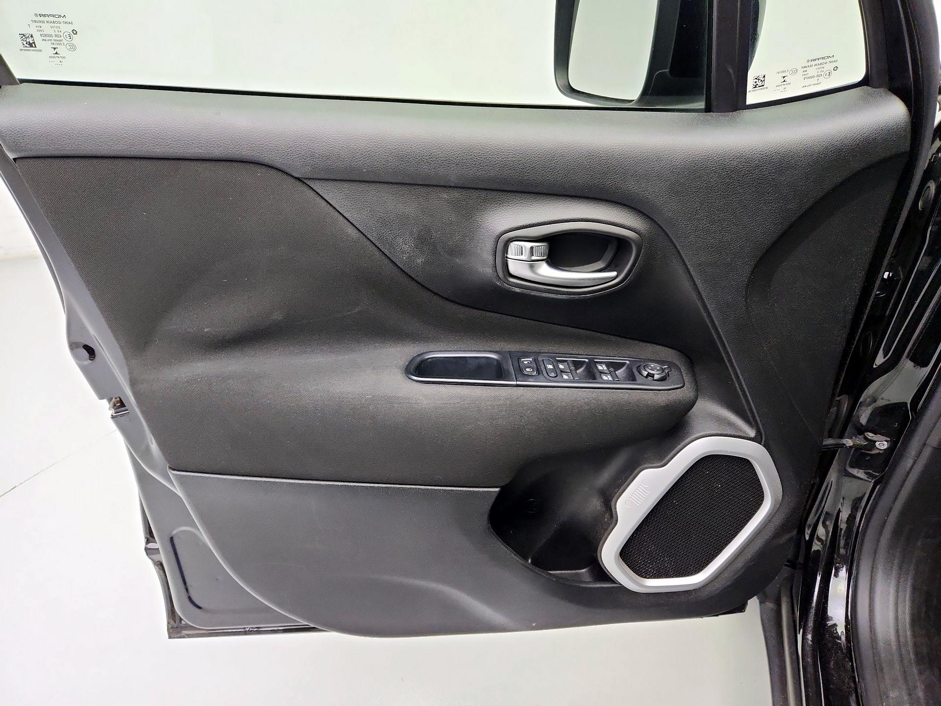 Thumbnail: 2018 Jeep Renegade - 12