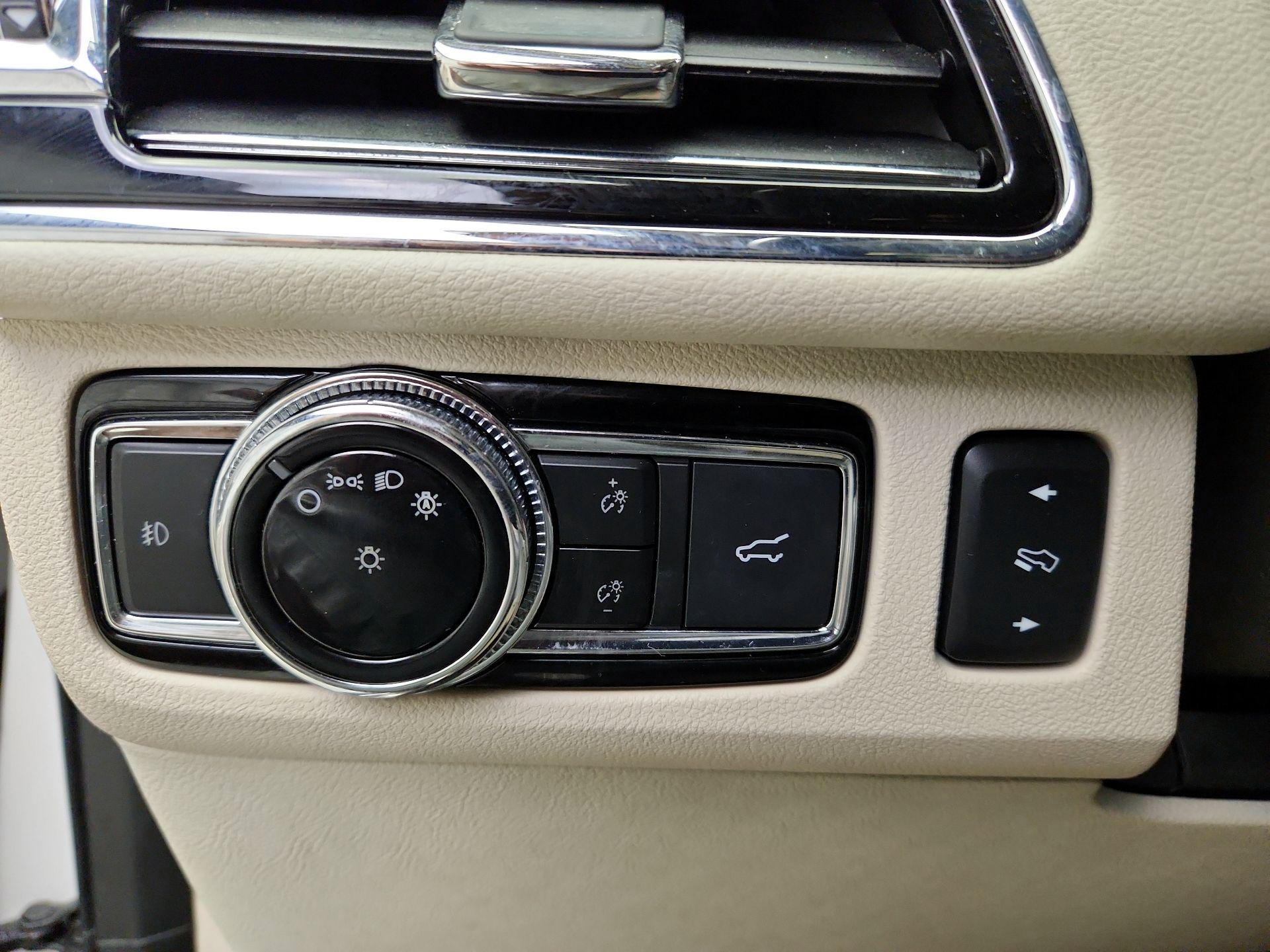 Thumbnail: 2019 Lincoln Navigator - 13