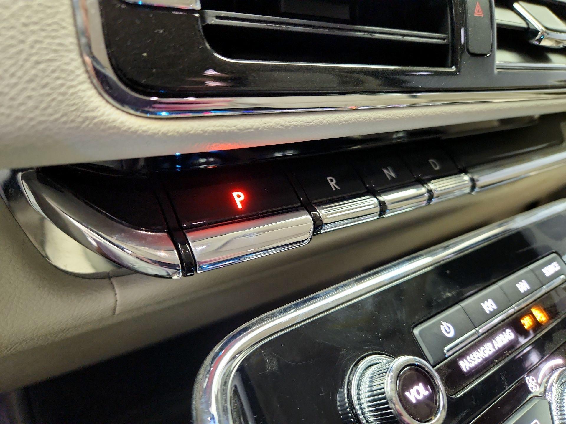Thumbnail: 2019 Lincoln Navigator - 18