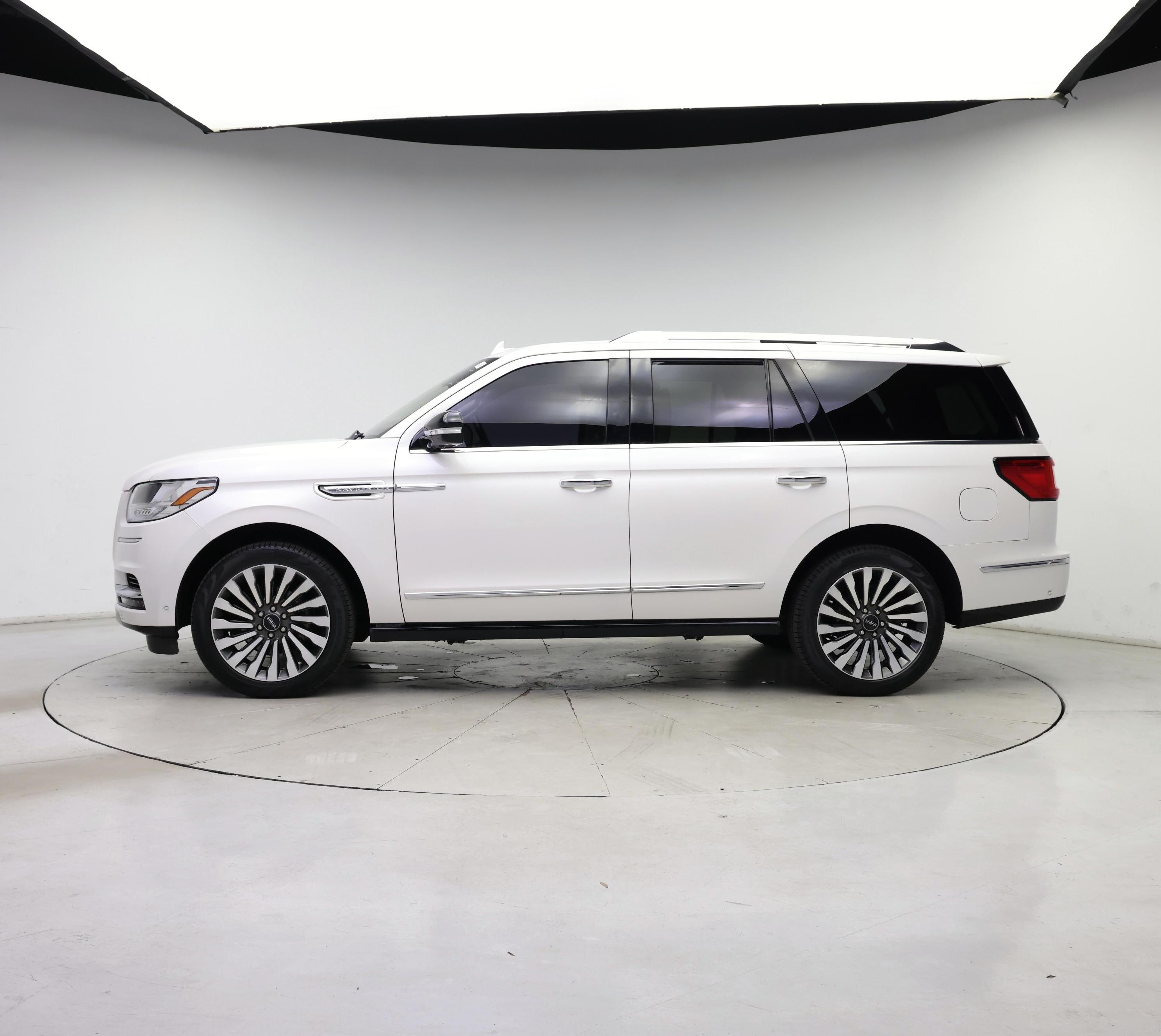 Thumbnail: 2019 Lincoln Navigator - 3