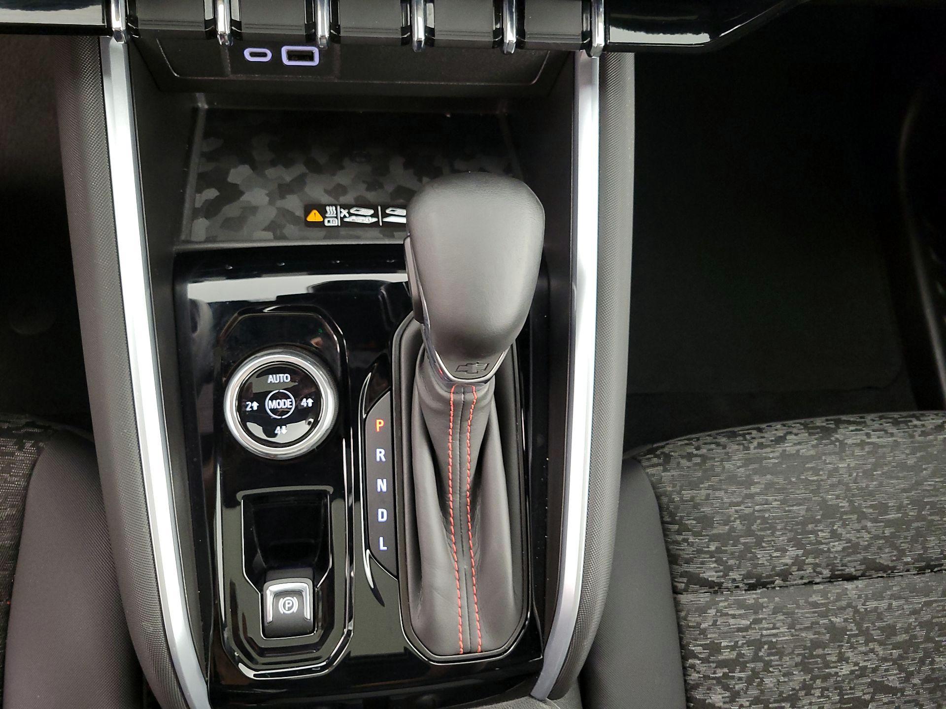 Thumbnail: 2024 Chevrolet Colorado - 18