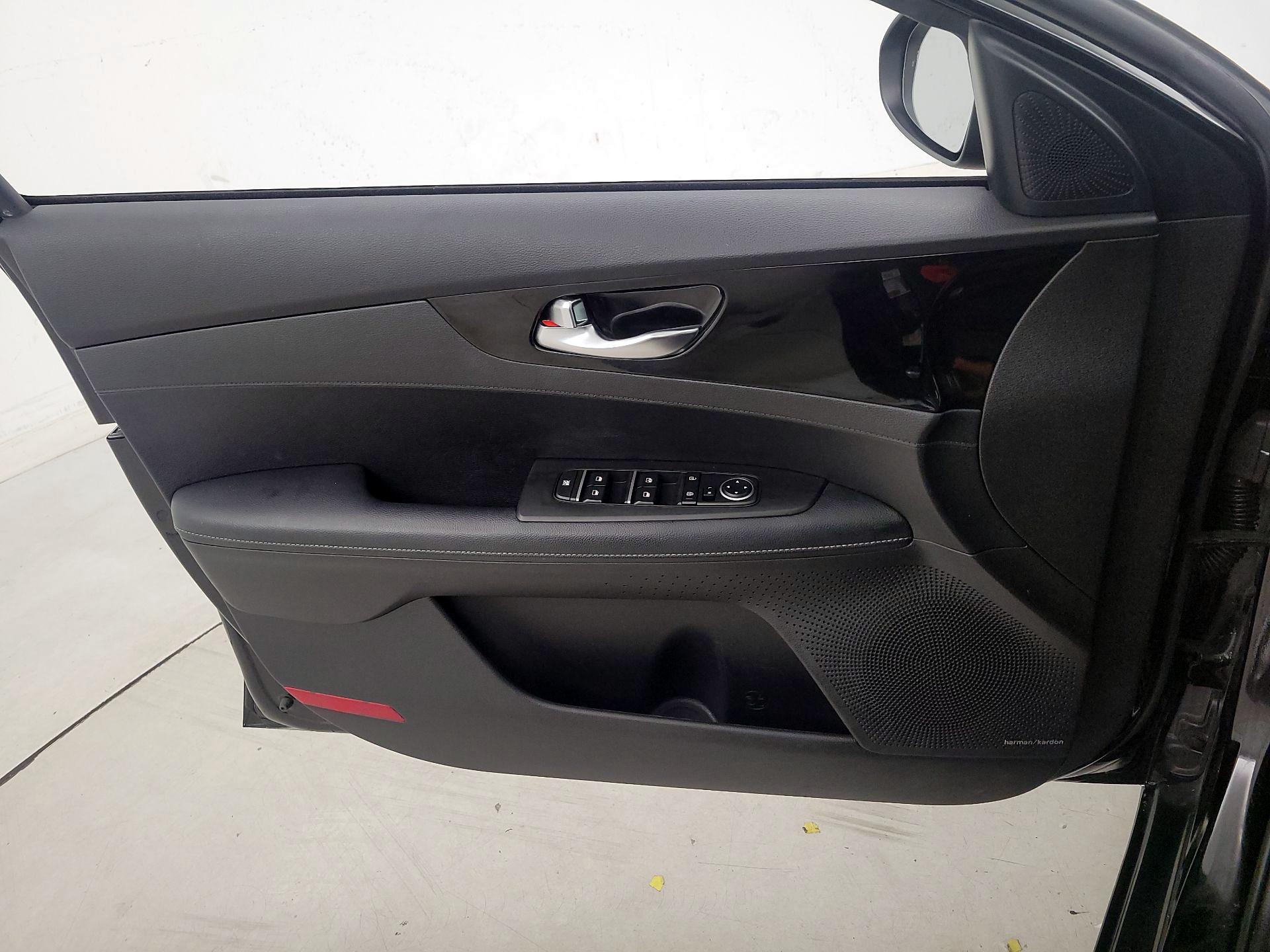 Thumbnail: 2021 Kia Forte - 12