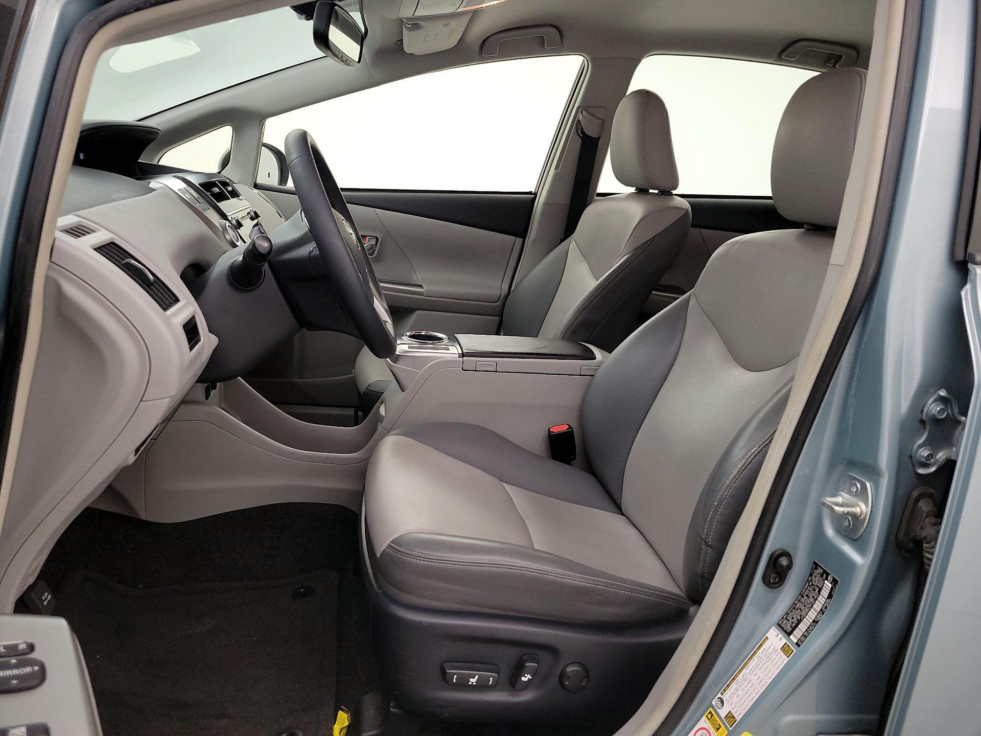 Thumbnail: 2015 Toyota Prius v - 11