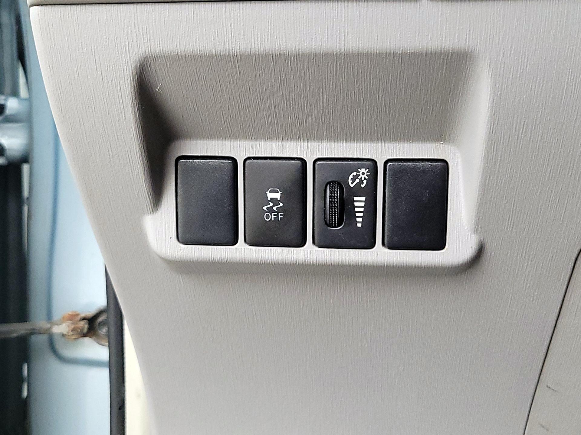 Thumbnail: 2015 Toyota Prius v - 13