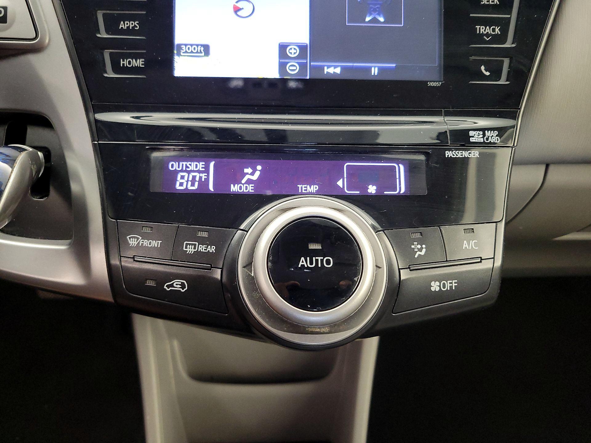 Thumbnail: 2015 Toyota Prius v - 17