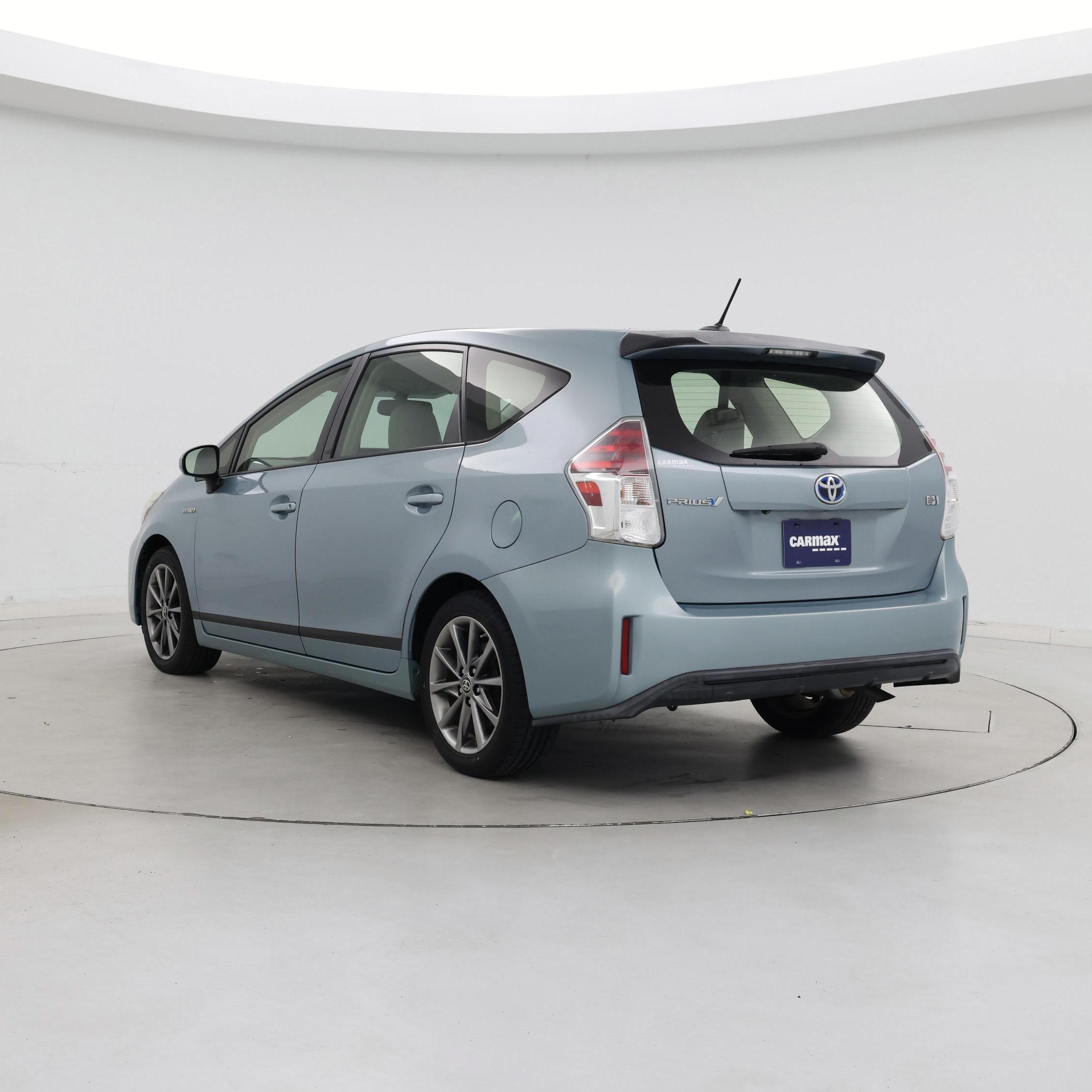 Thumbnail: 2015 Toyota Prius v - 2