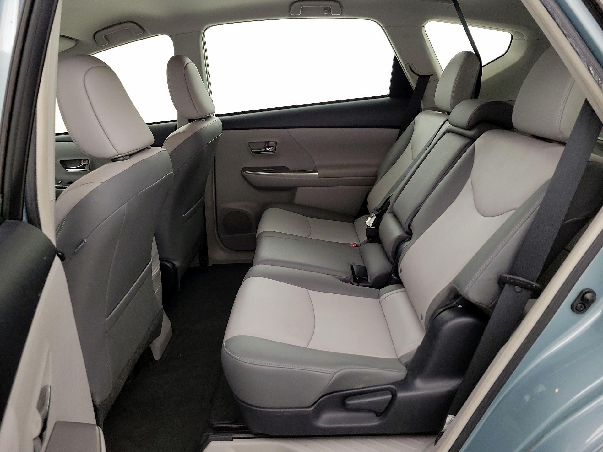 Thumbnail: 2015 Toyota Prius v - 20