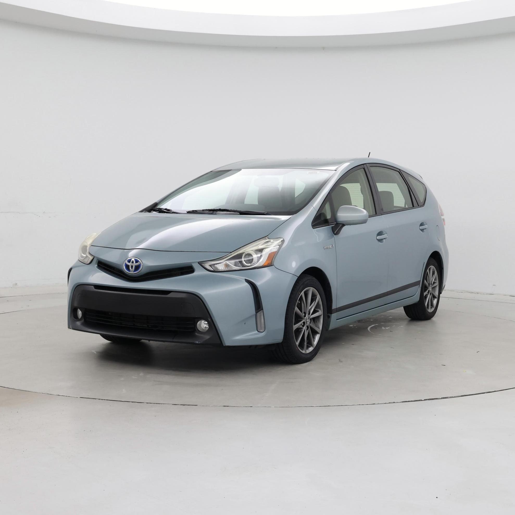 Thumbnail: 2015 Toyota Prius v - 4