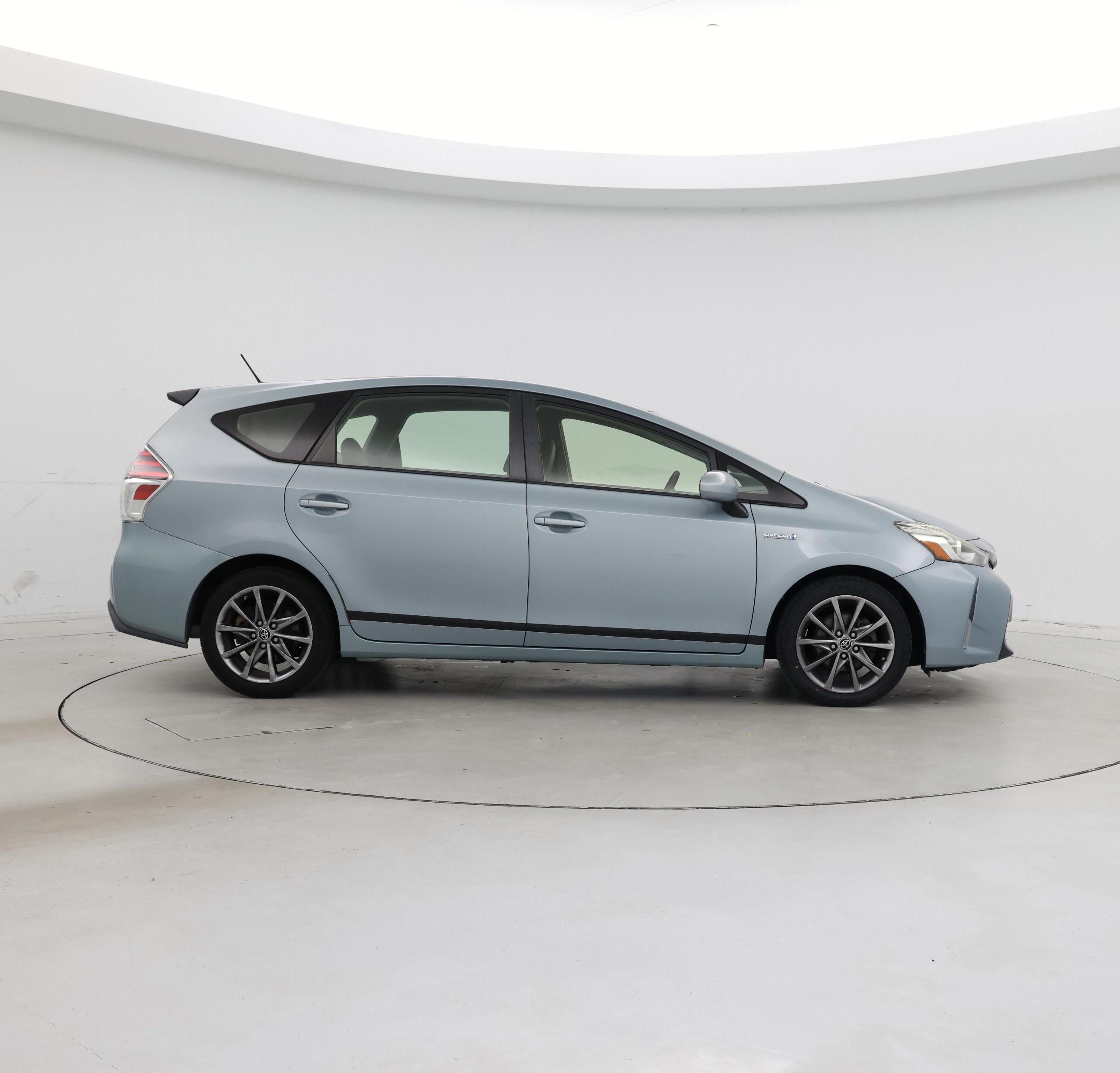 Thumbnail: 2015 Toyota Prius v - 7