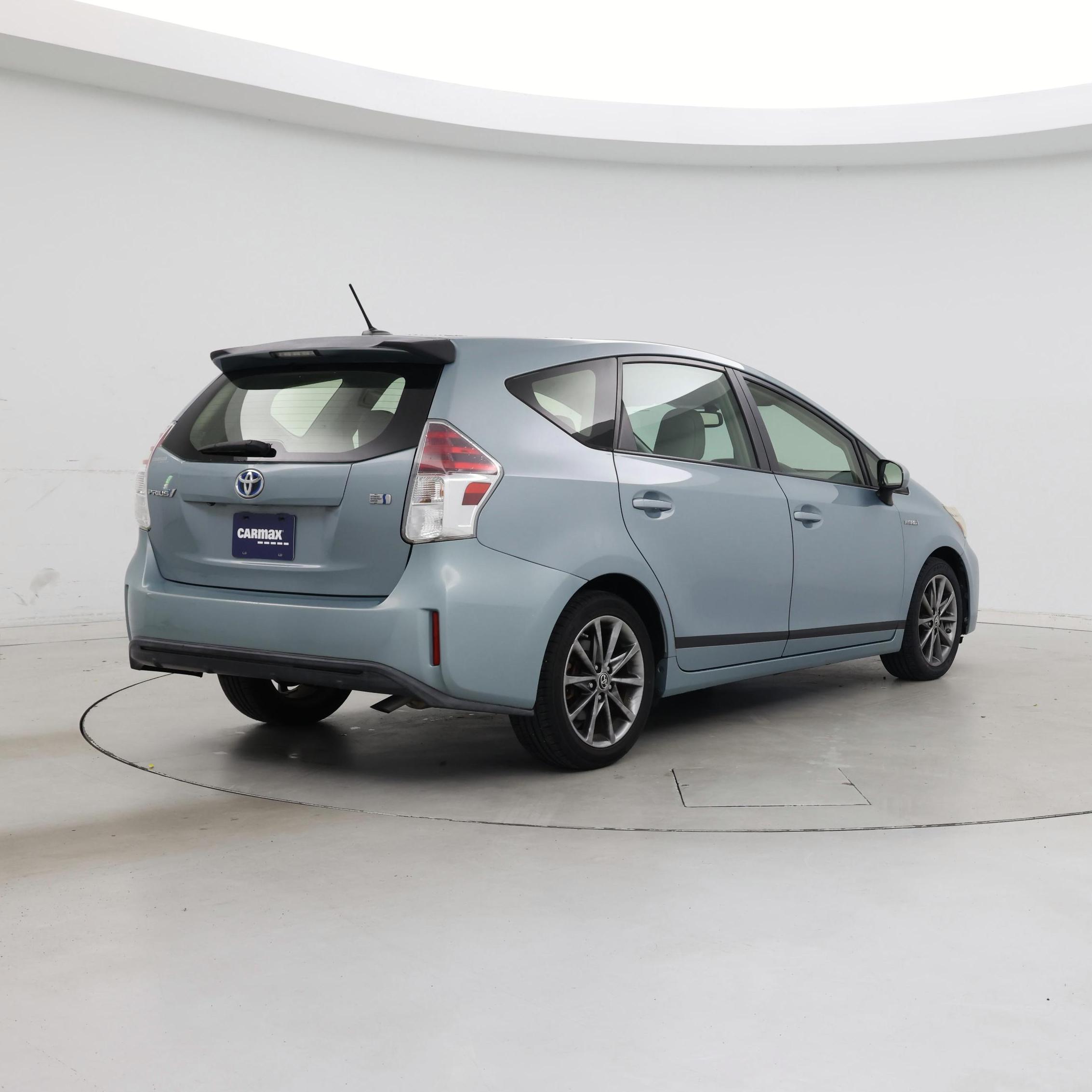 Thumbnail: 2015 Toyota Prius v - 8
