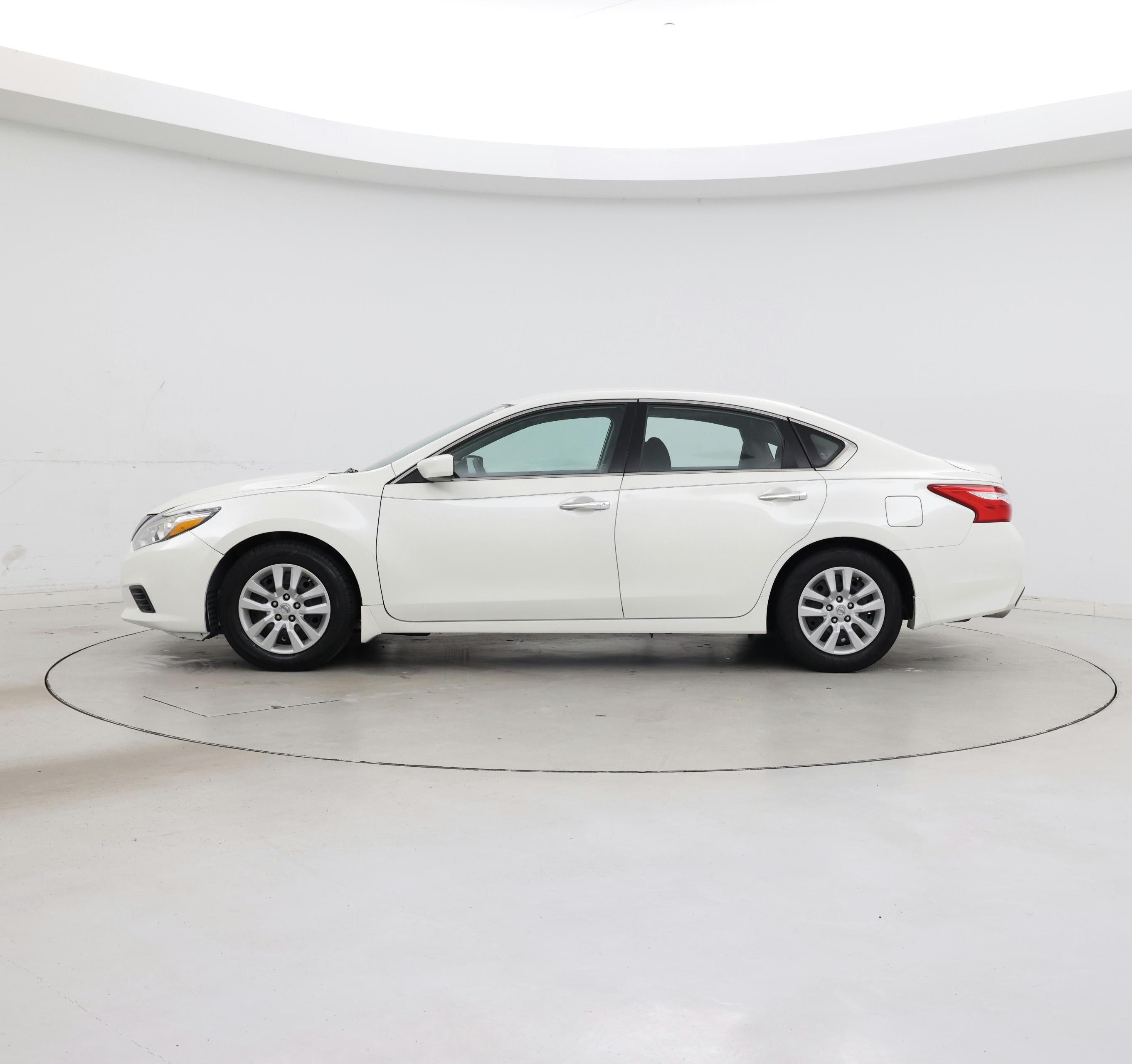 Thumbnail: 2017 Nissan Altima - 3