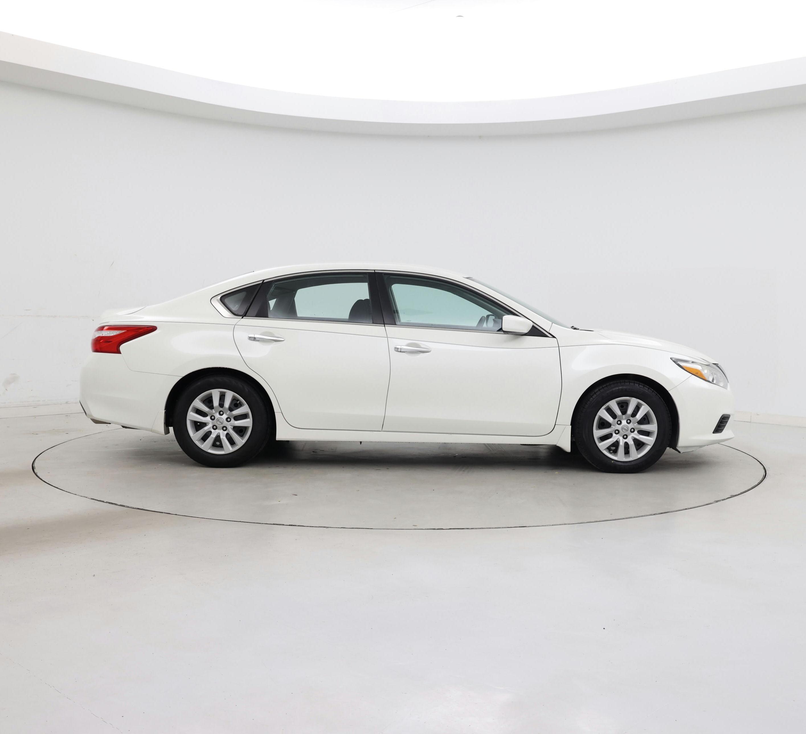 Thumbnail: 2017 Nissan Altima - 7