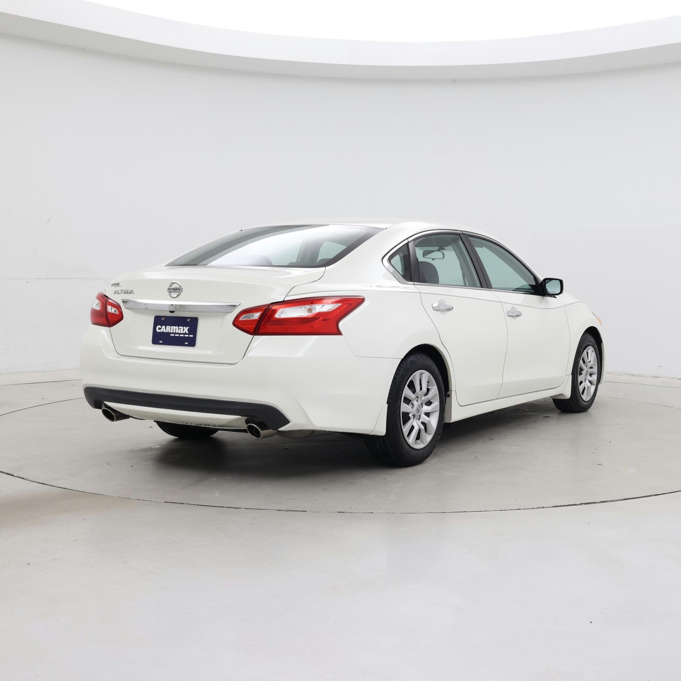 Thumbnail: 2017 Nissan Altima - 8