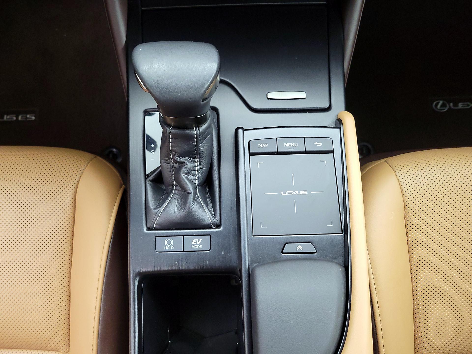 Thumbnail: 2019 Lexus ES - 17