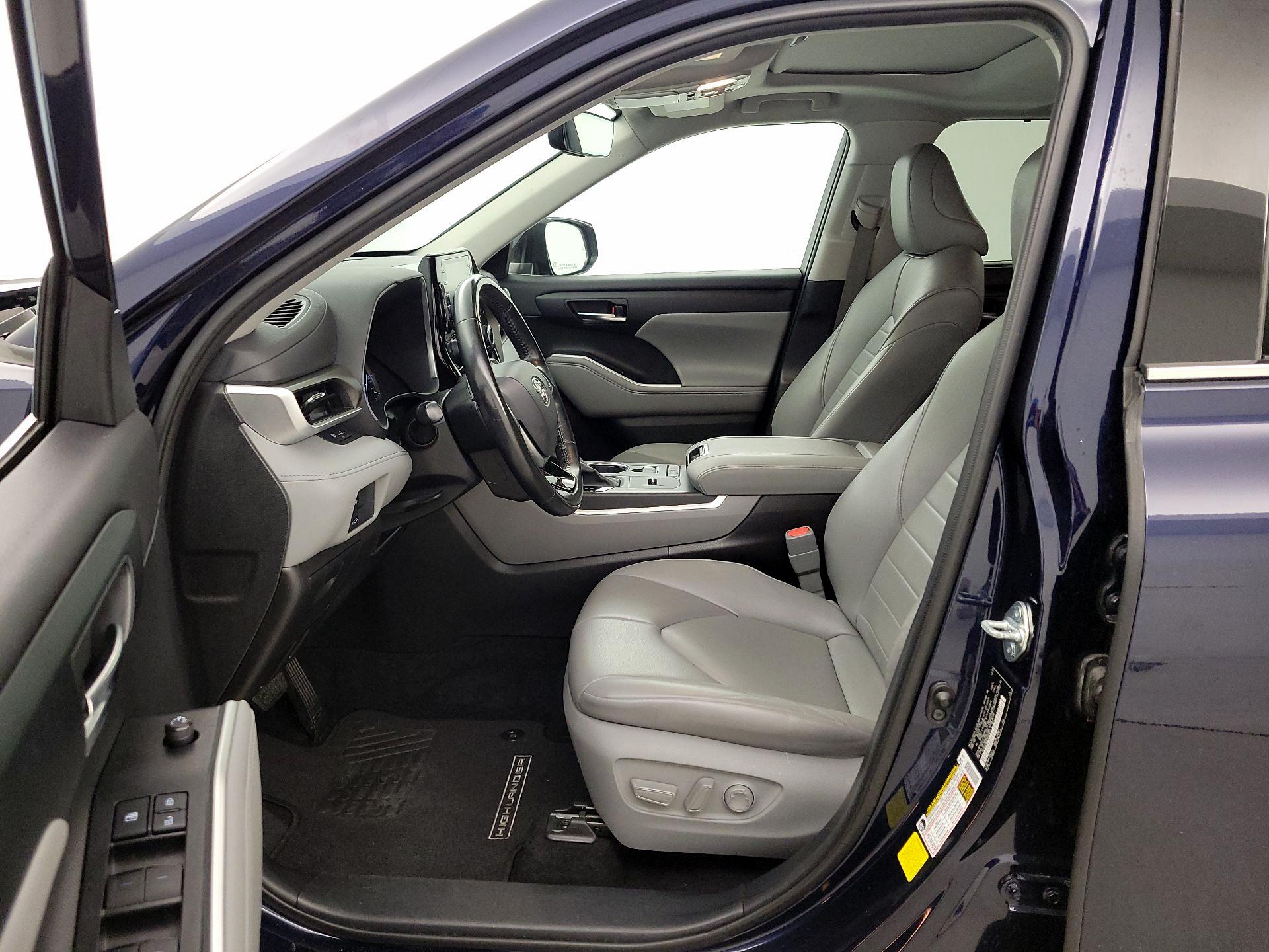 Thumbnail: 2021 Toyota Highlander - 11