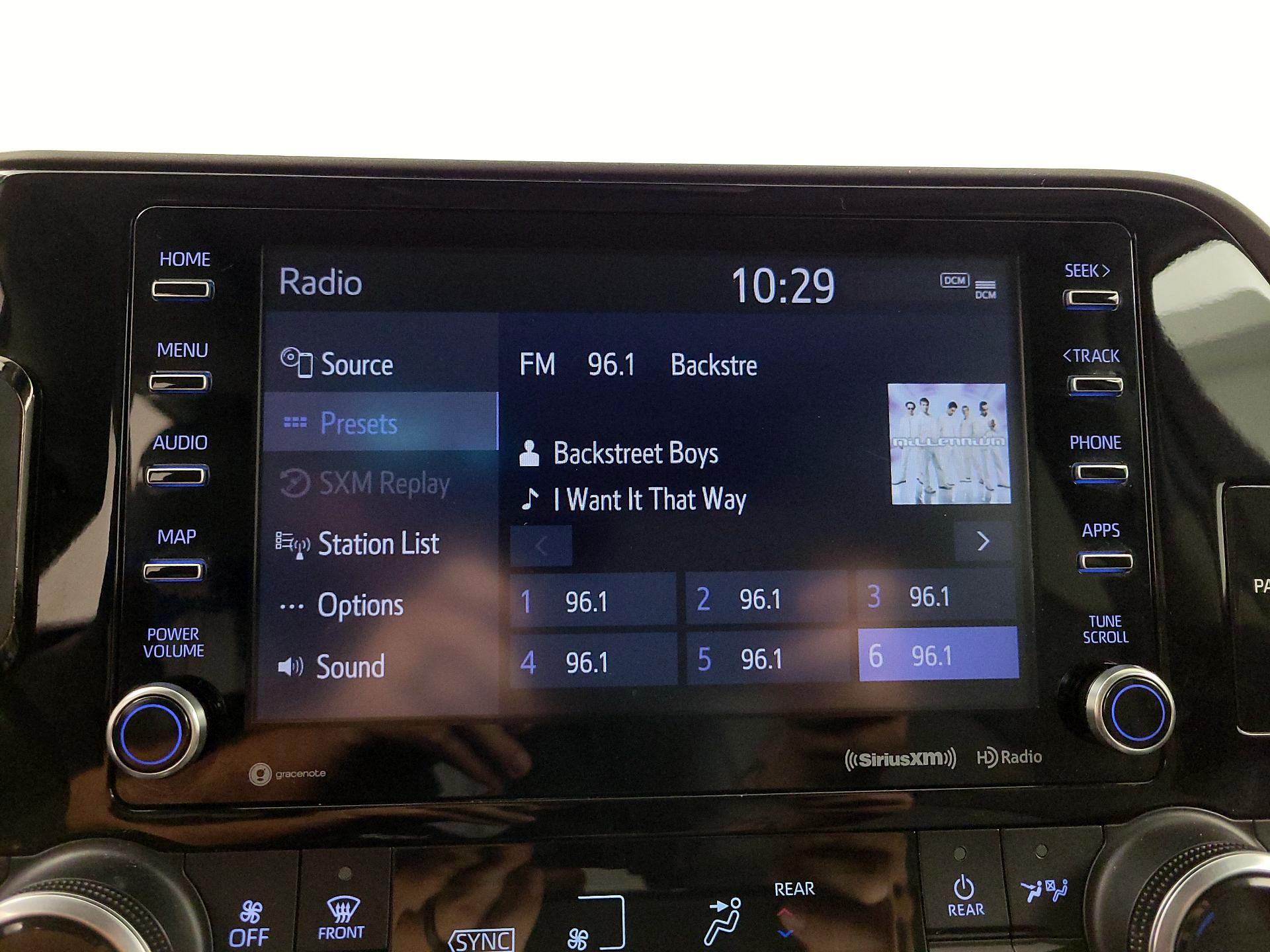 Thumbnail: 2021 Toyota Highlander - 15