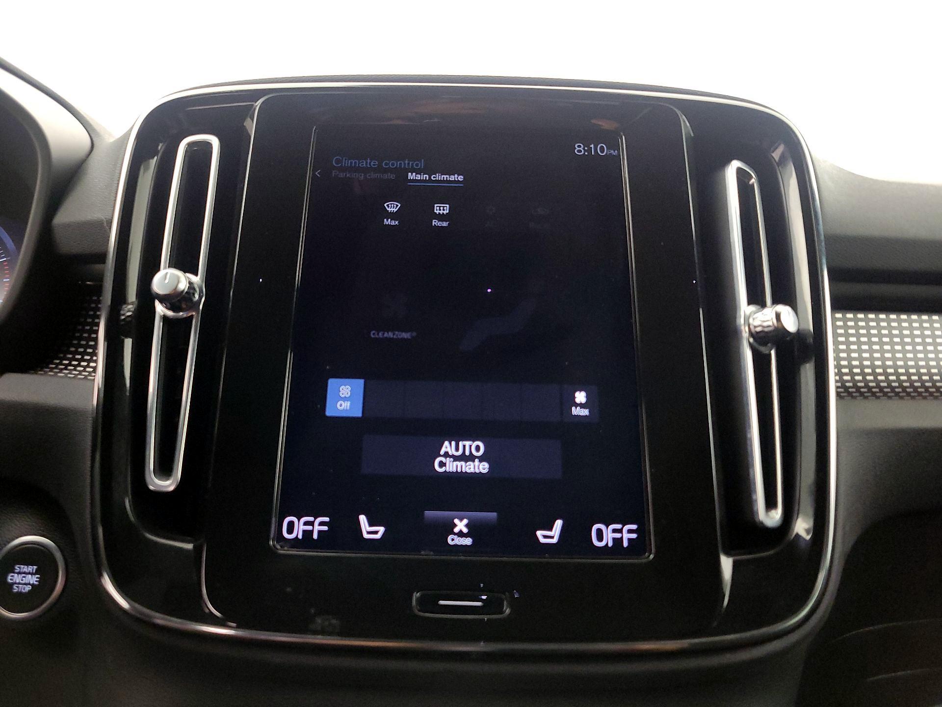 Thumbnail: 2022 Volvo XC40 - 17