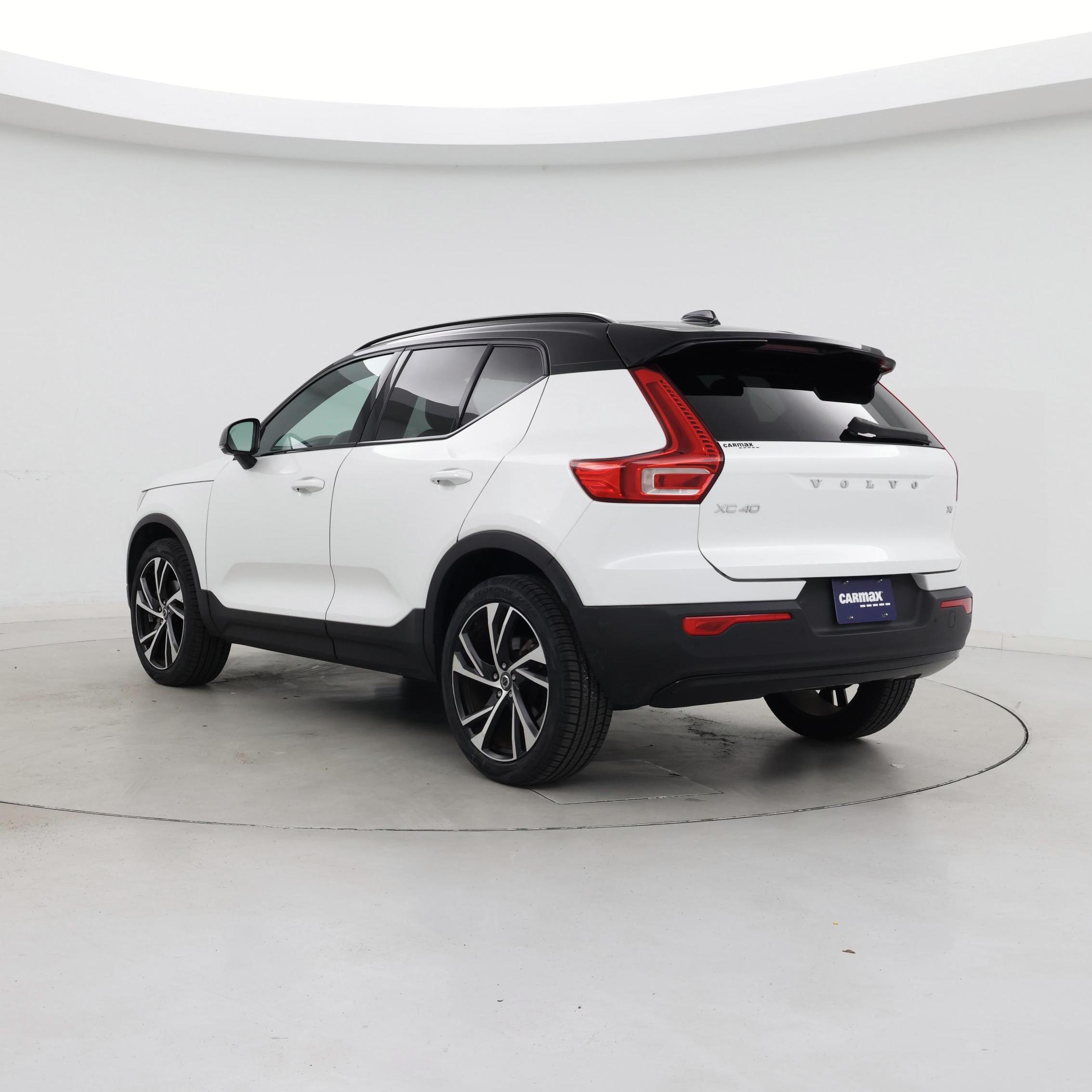 Thumbnail: 2022 Volvo XC40 - 2