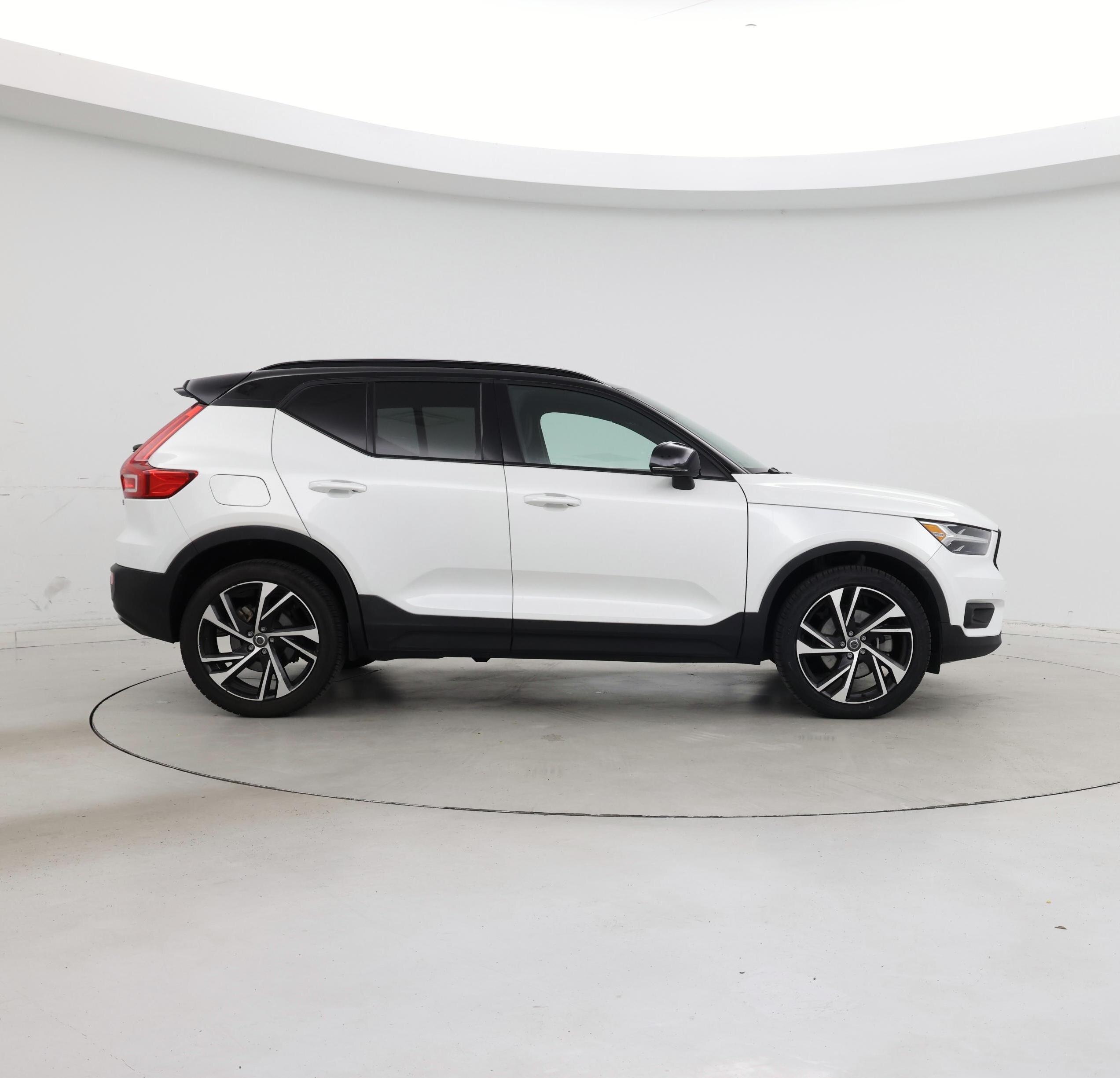 Thumbnail: 2022 Volvo XC40 - 7