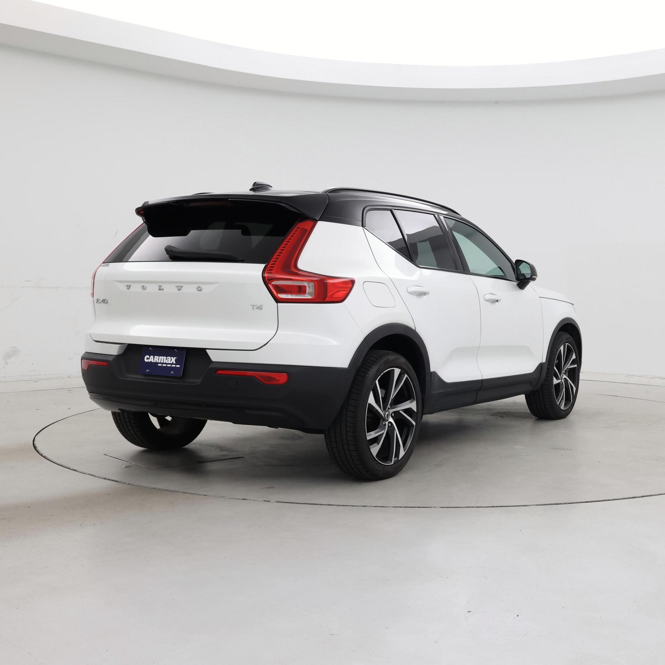Thumbnail: 2022 Volvo XC40 - 8