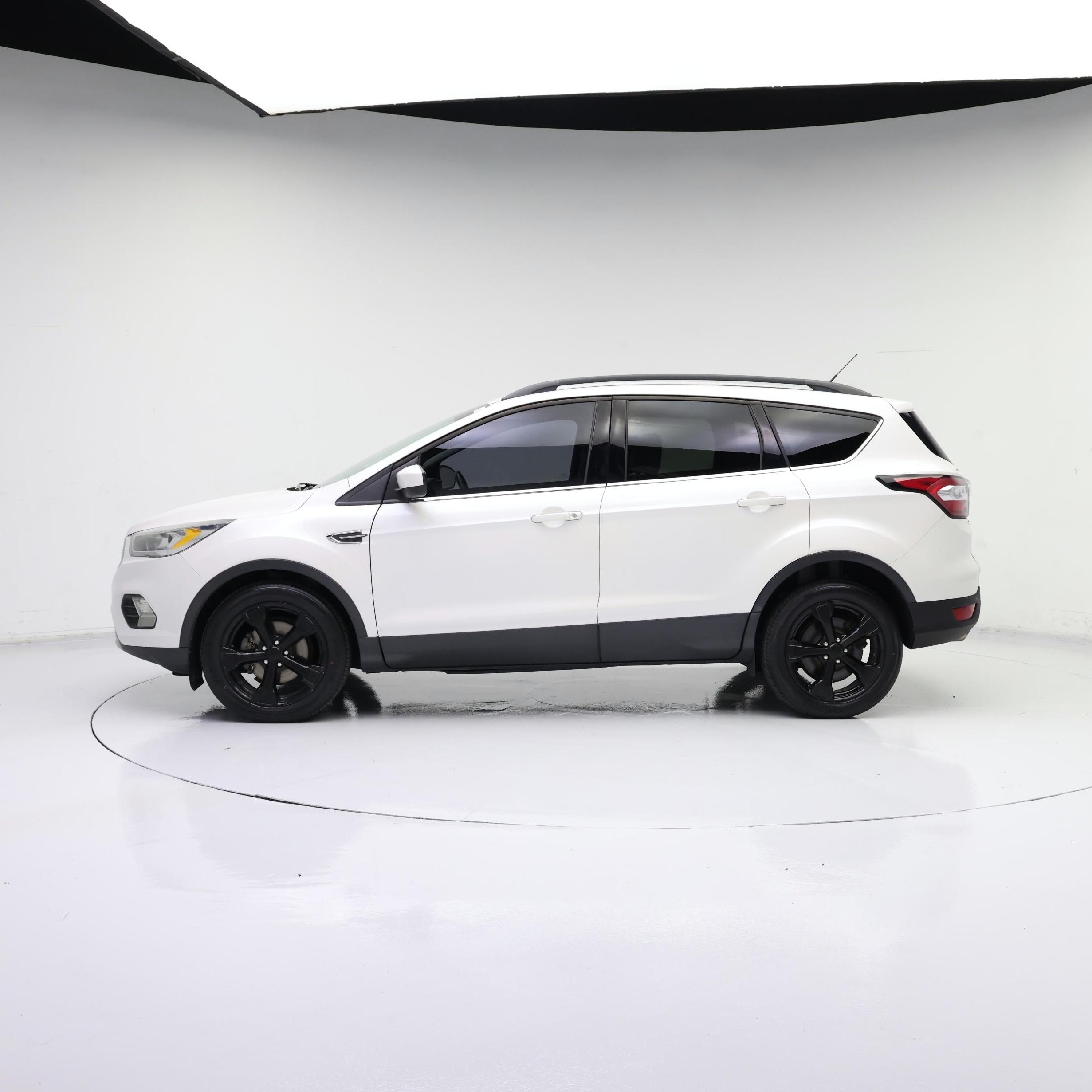Thumbnail: 2017 Ford Escape - 3