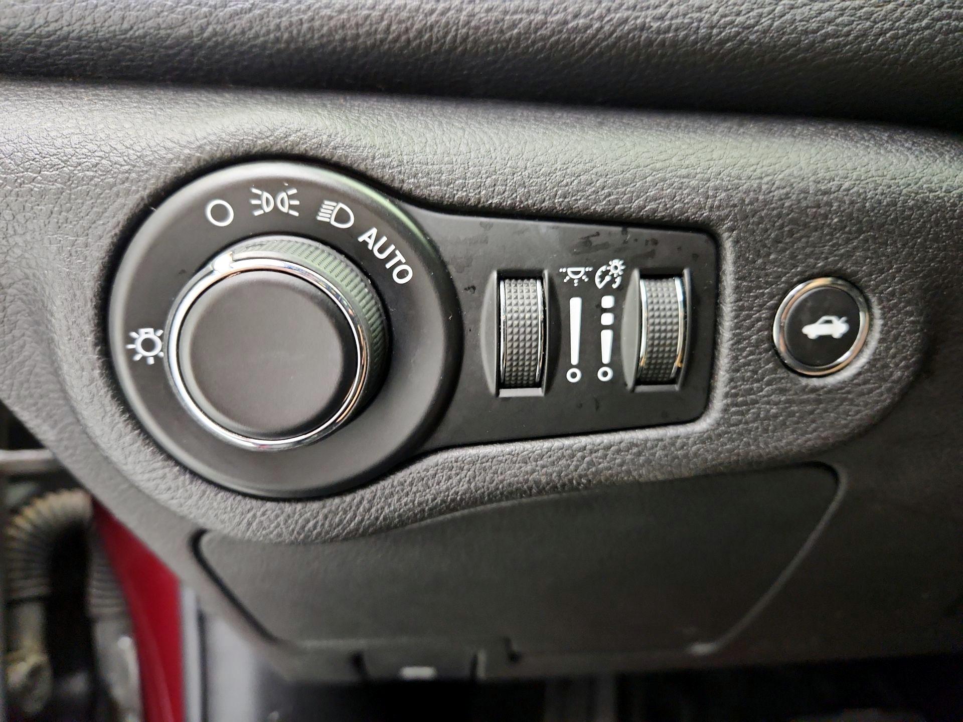 Thumbnail: 2015 Chrysler 200 - 13
