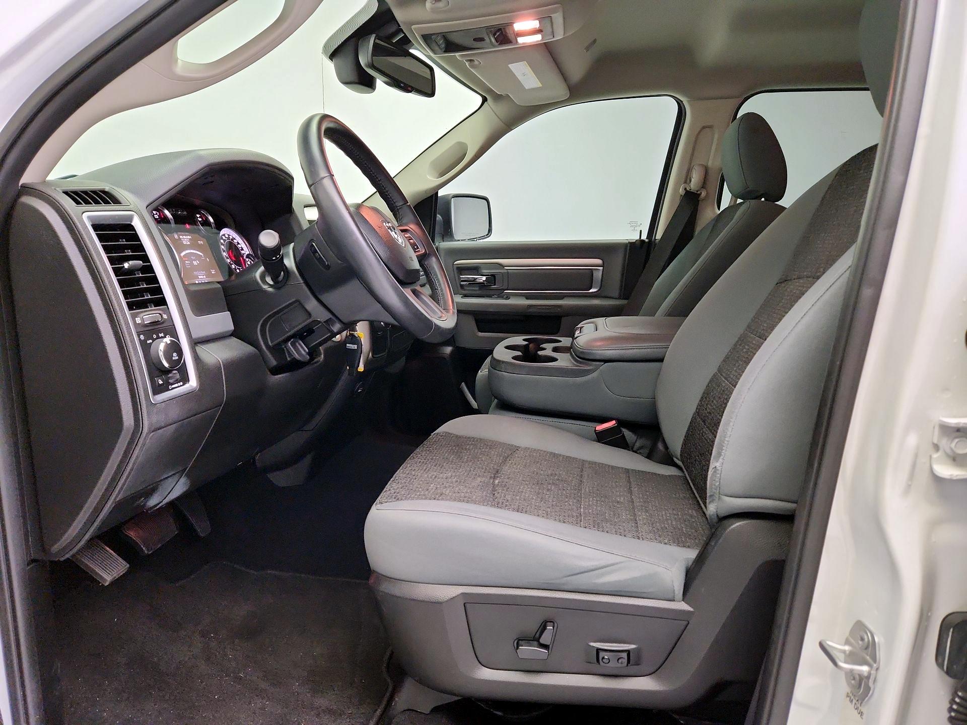 Thumbnail: 2019 RAM 1500 Classic - 11