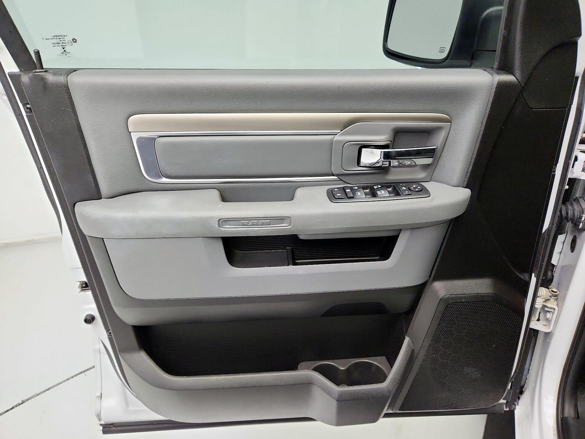 Thumbnail: 2019 RAM 1500 Classic - 12