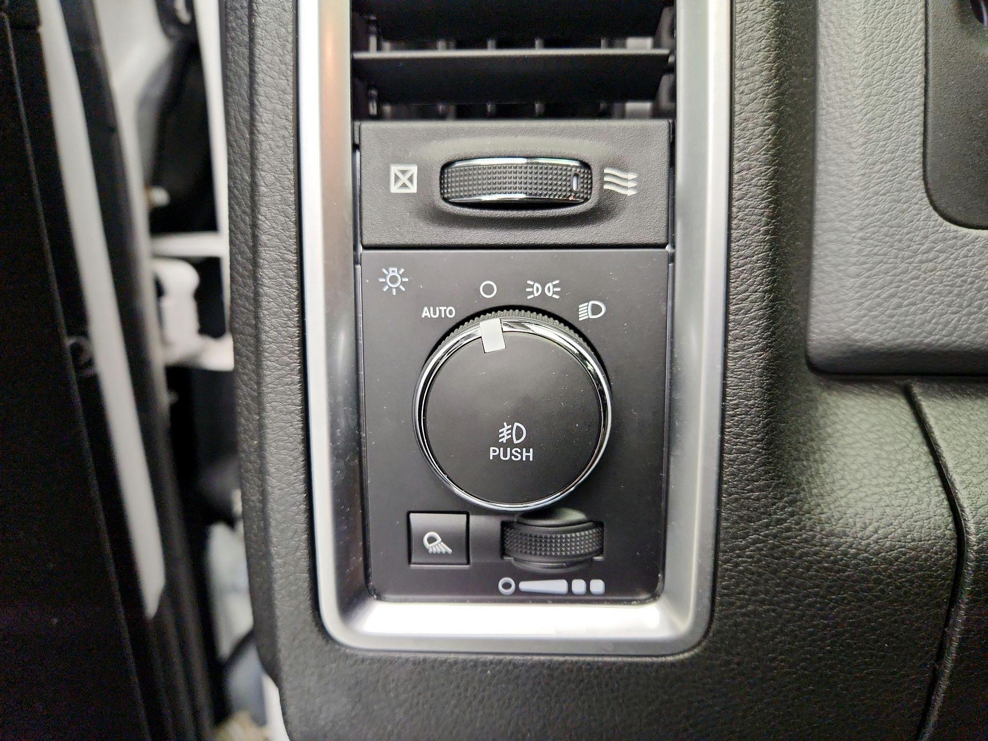 Thumbnail: 2019 RAM 1500 Classic - 13