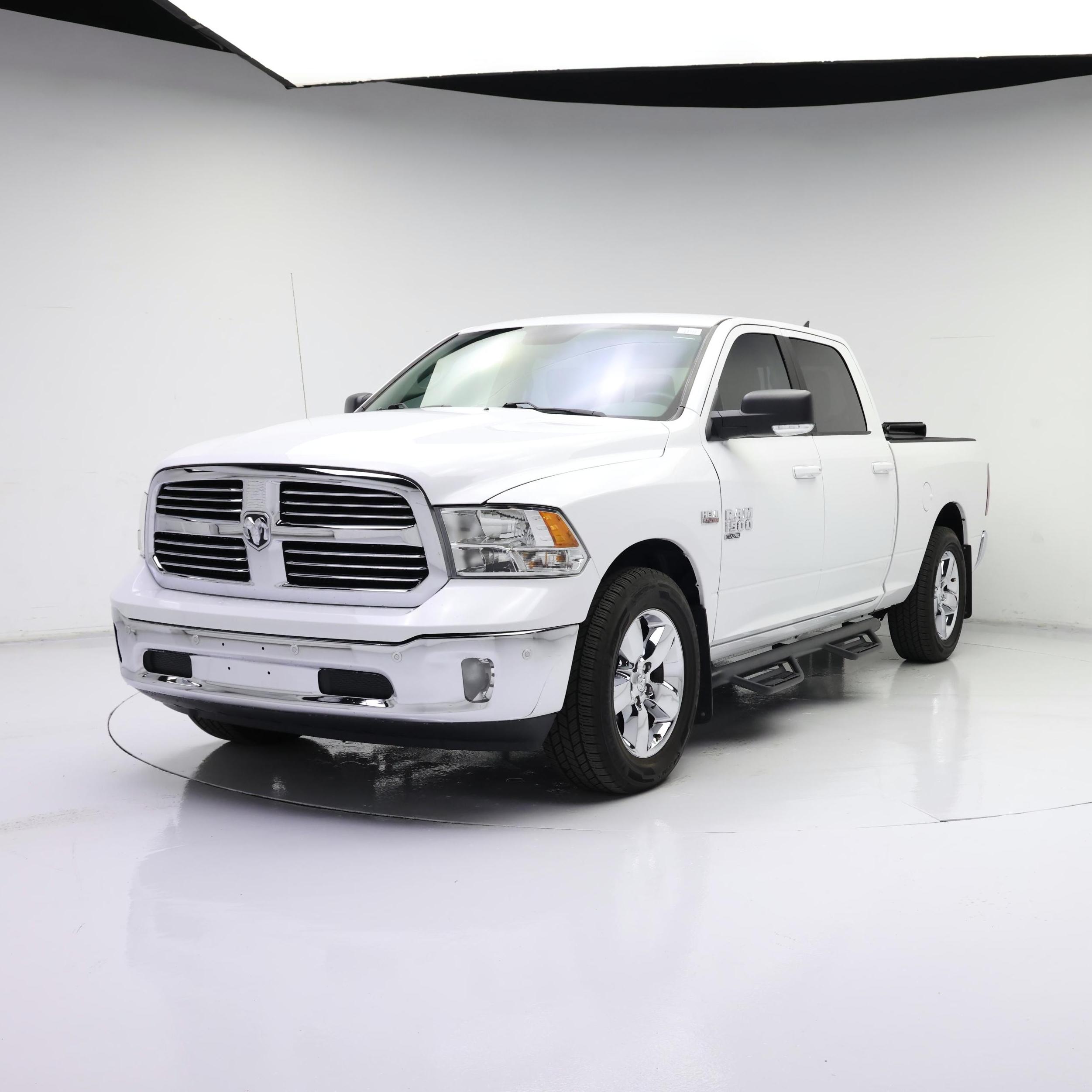 Thumbnail: 2019 RAM 1500 Classic - 4