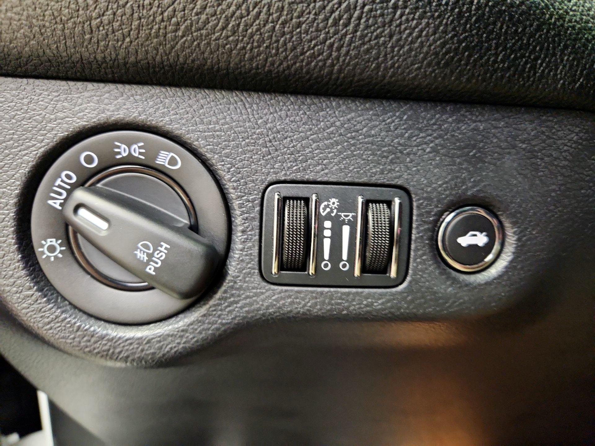 Thumbnail: 2015 Dodge Challenger - 13
