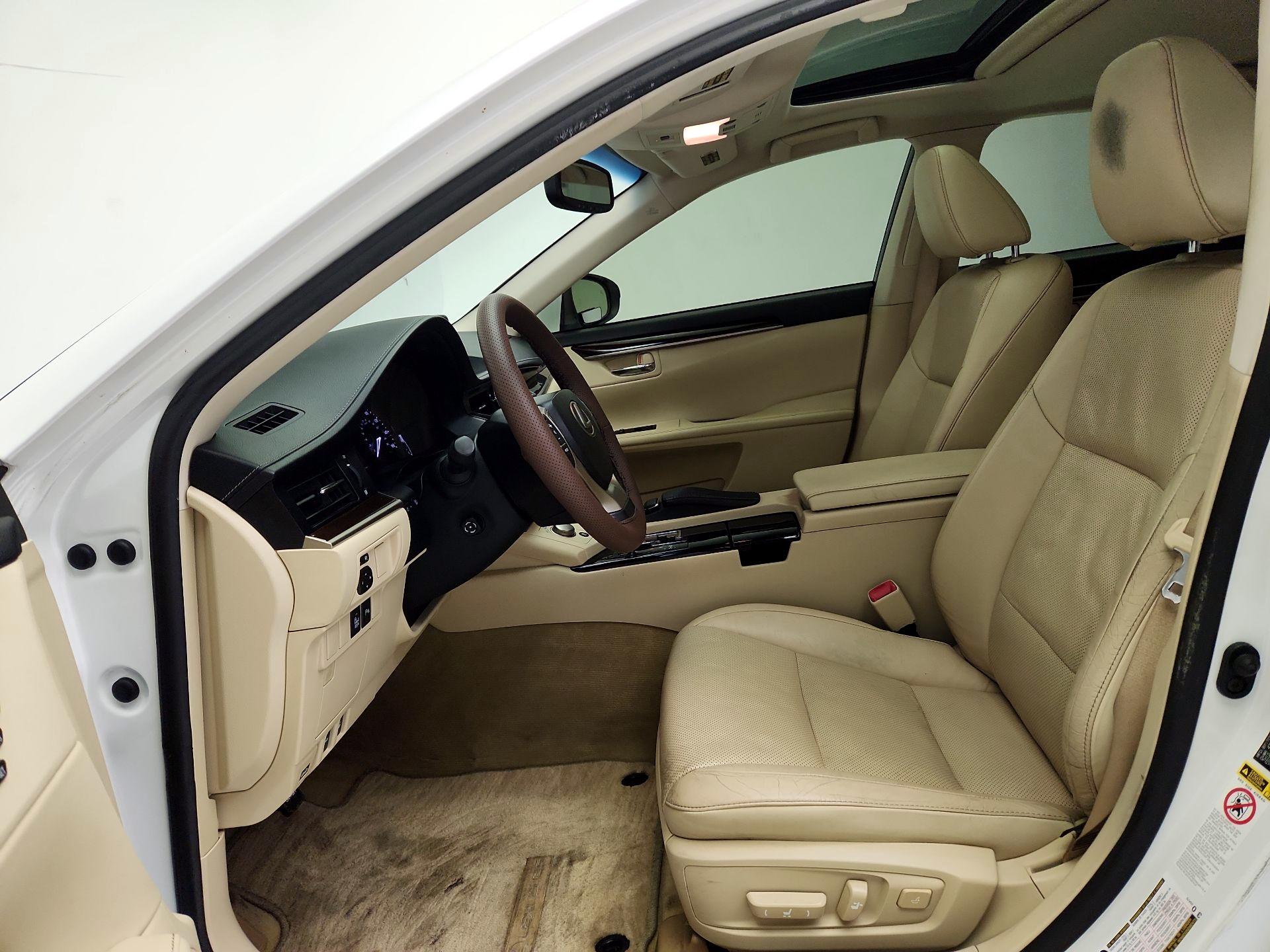 Thumbnail: 2014 Lexus ES - 11