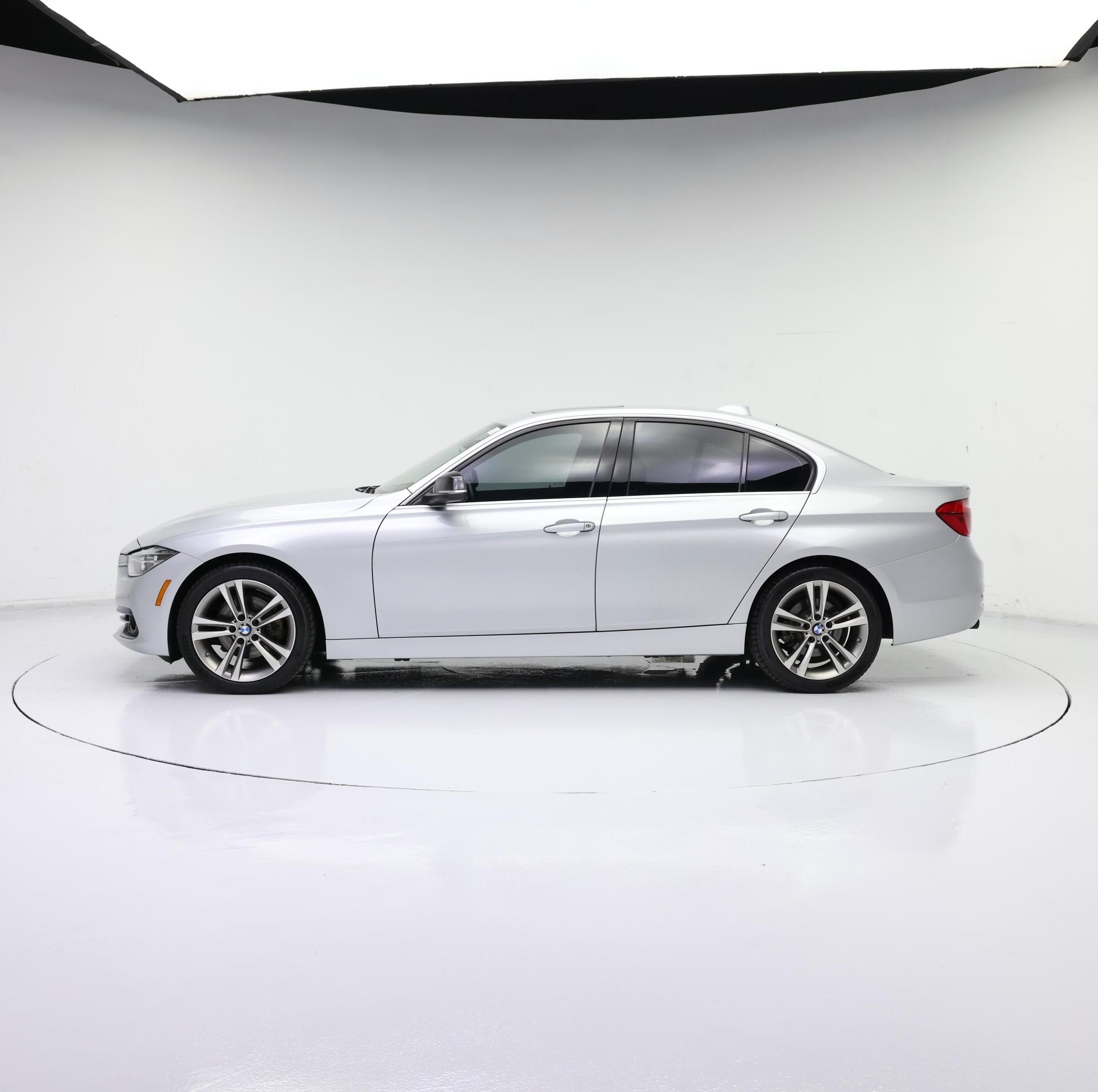 Thumbnail: 2017 BMW 3 Series - 3