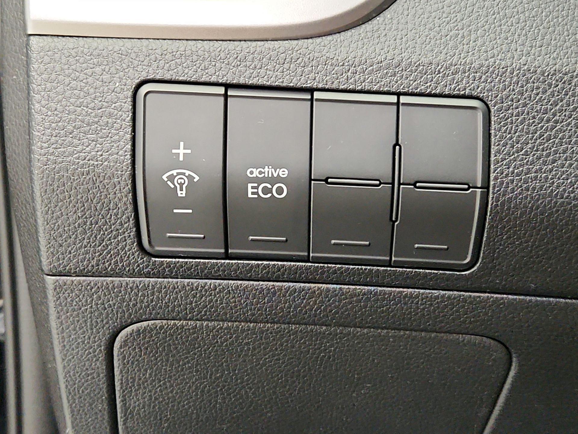 Thumbnail: 2016 Hyundai Elantra - 13