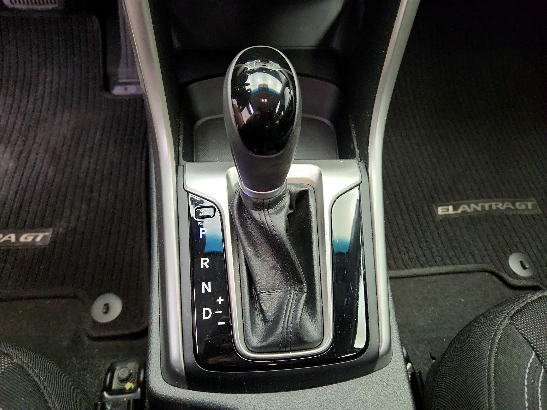 Thumbnail: 2016 Hyundai Elantra - 16